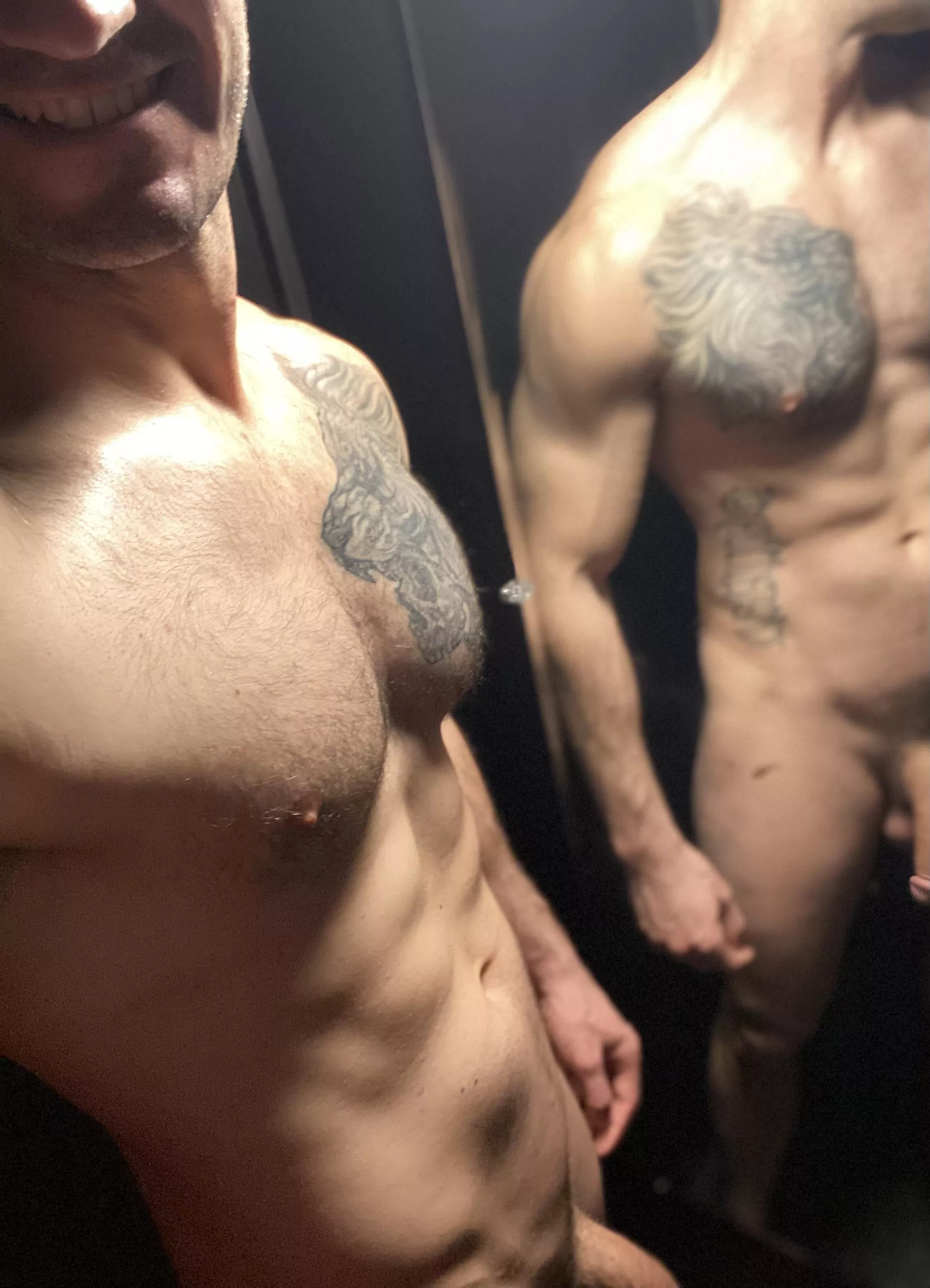 [35] Let’s play in the sauna after our workout!!