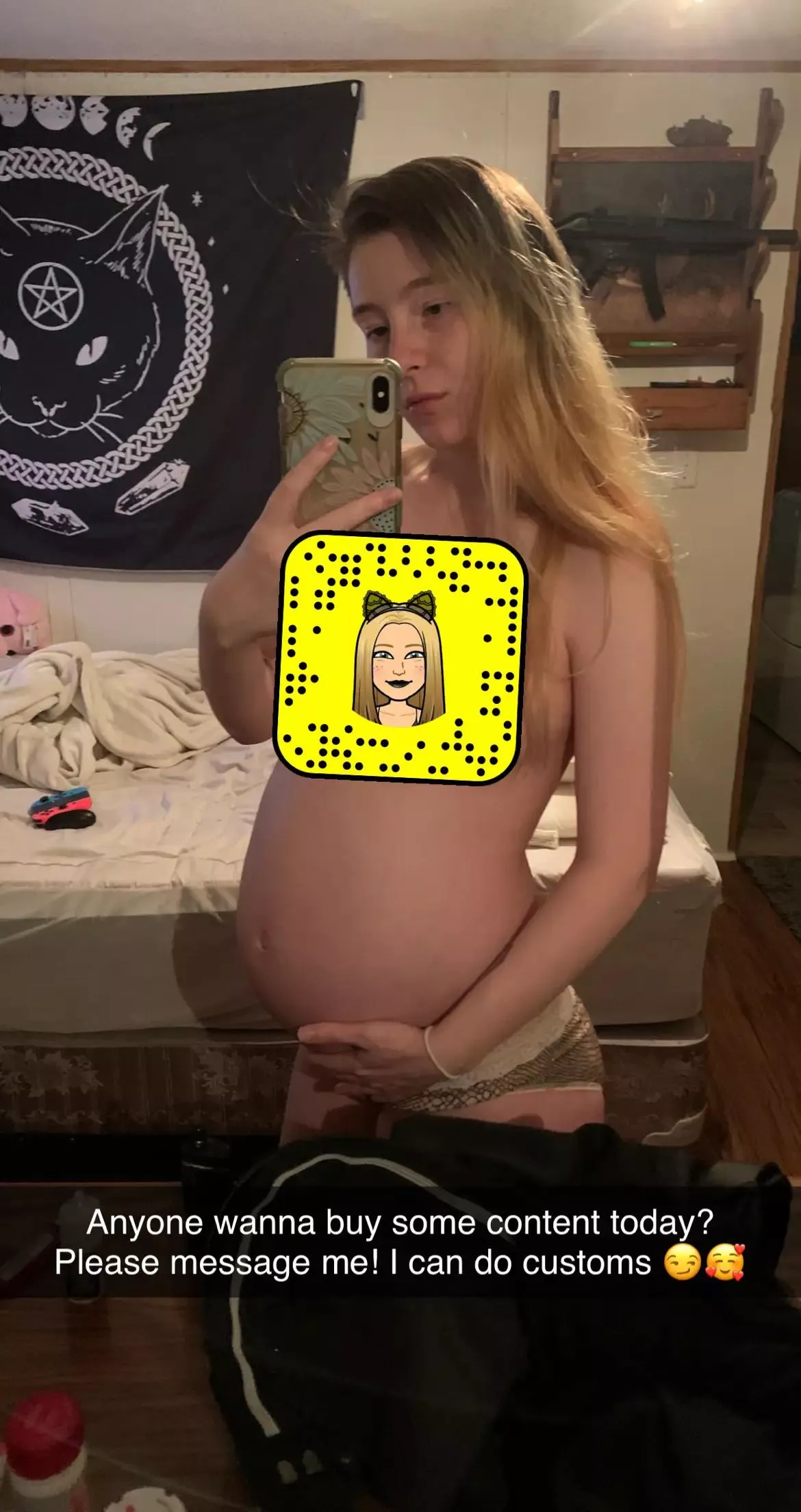 35 weeks pregnant and I’ve been so damn horny 😏💦 message me on here or snap, beccabih1! You know you wanna see more 😏😉