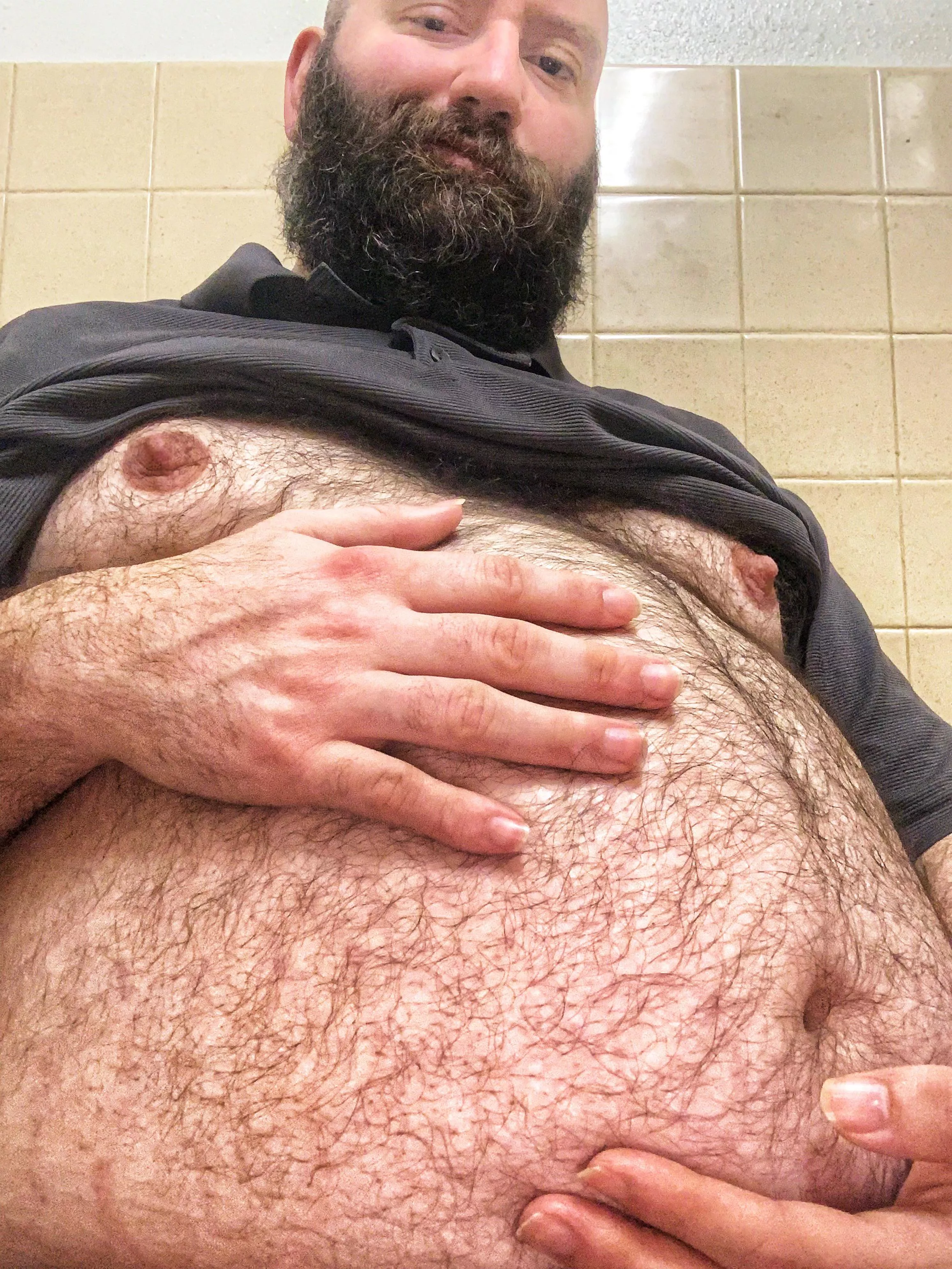 (35m) Gay bottom bear here. DMs always open.