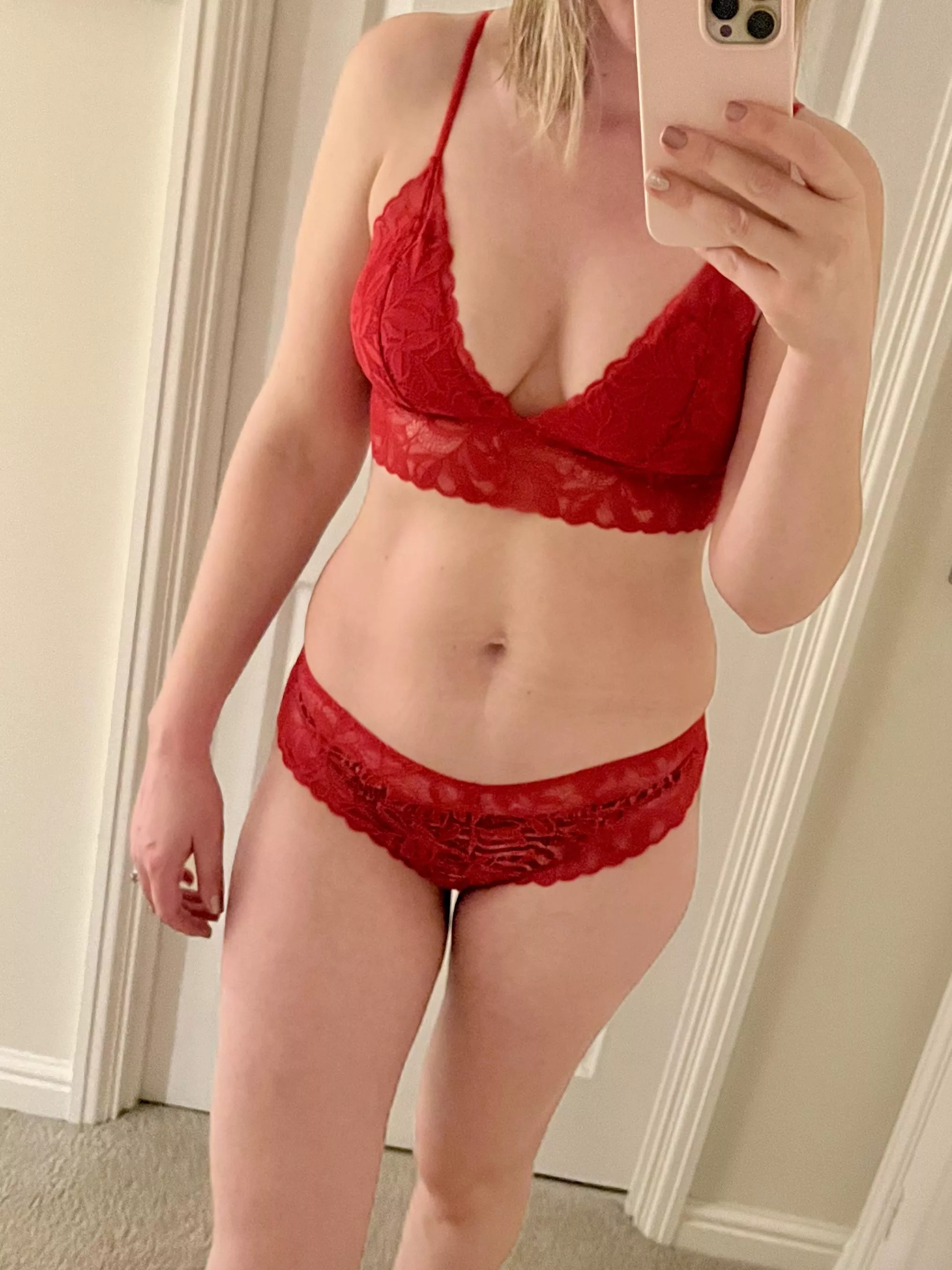 36yo British mum. Hope someone out there still wants to bang me!