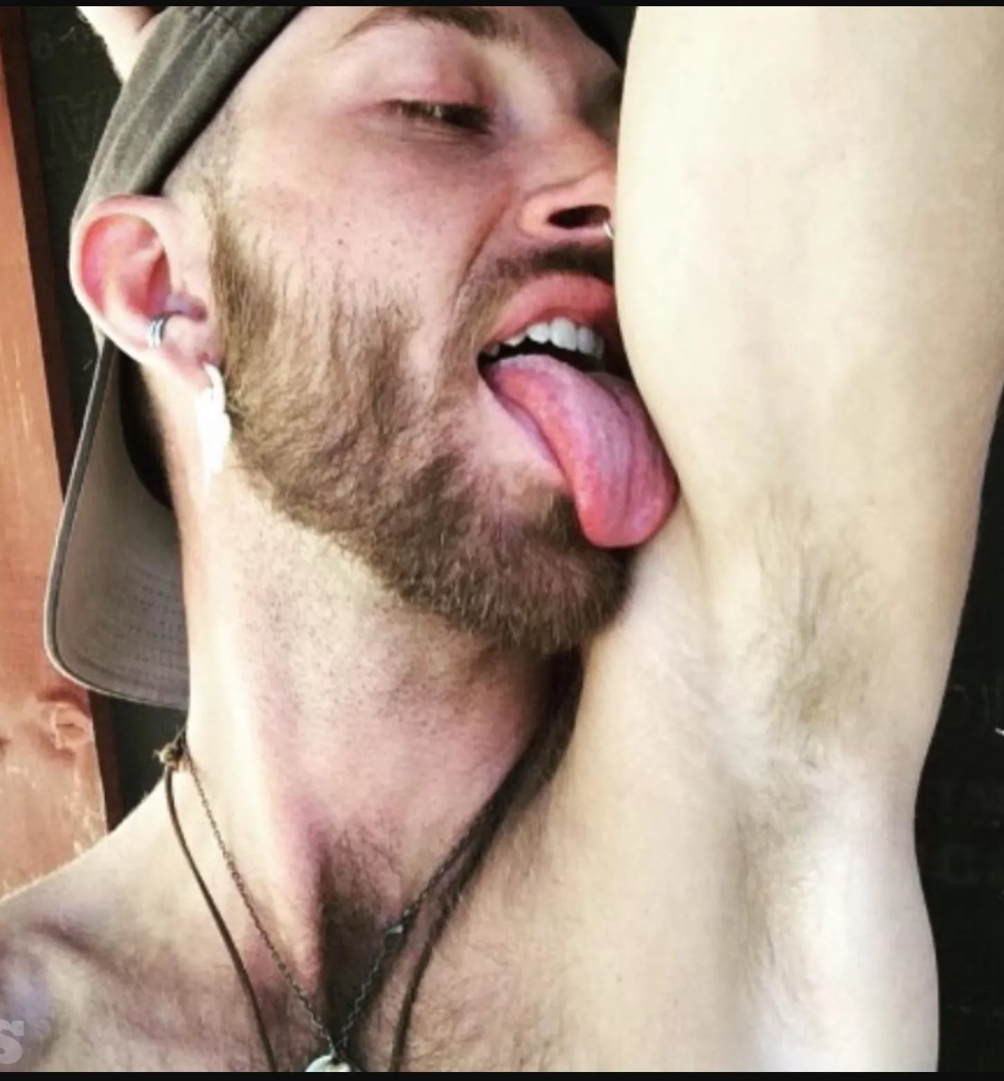 37m love the smell of ripe pits(Selfie)