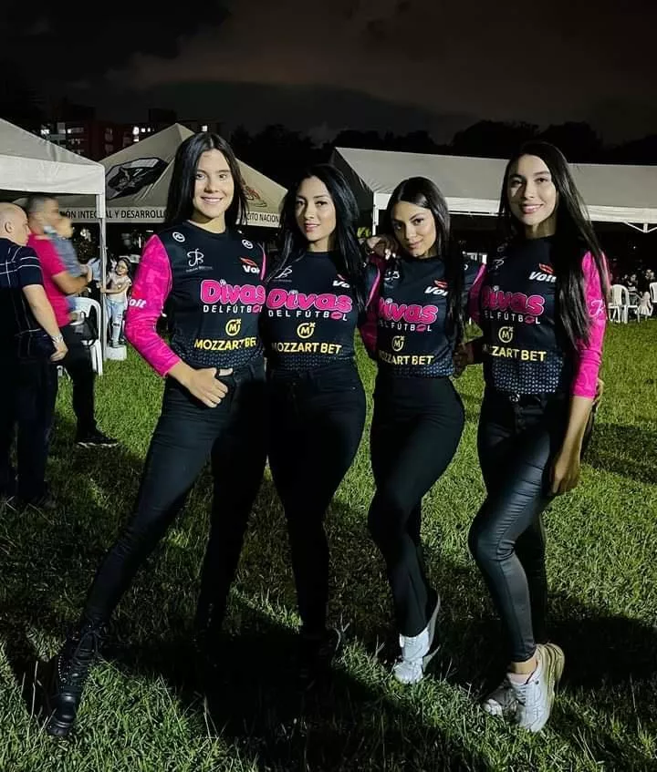 [4] black haired Colombian beauties