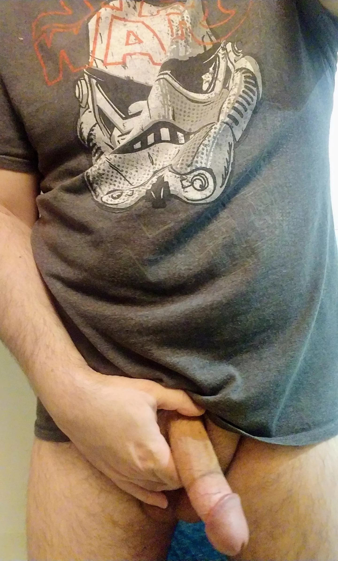 [43] Any Star Wars fan wants to play with daddy's lightsaber?