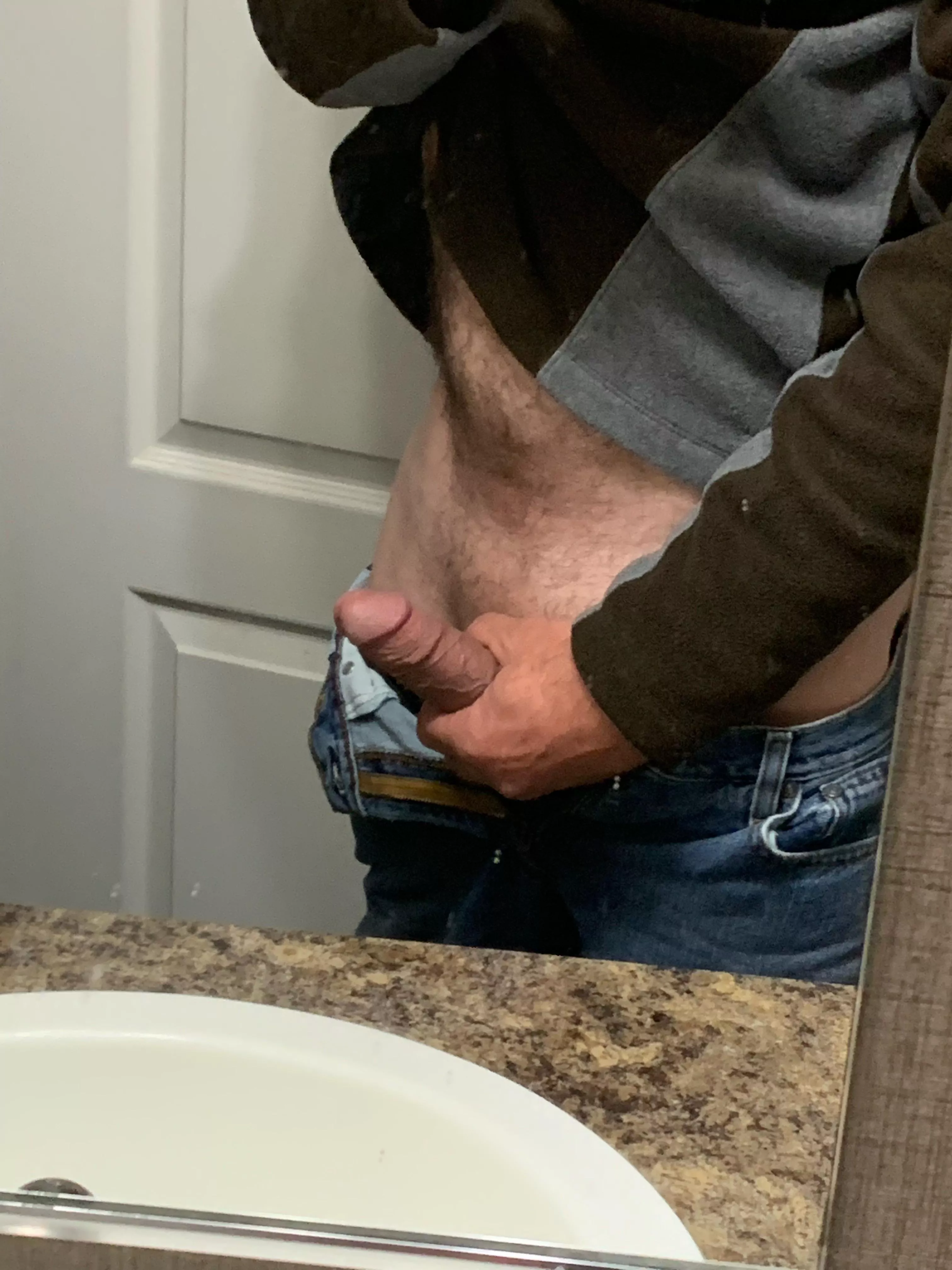 (50) Dadbod check. Dilf?