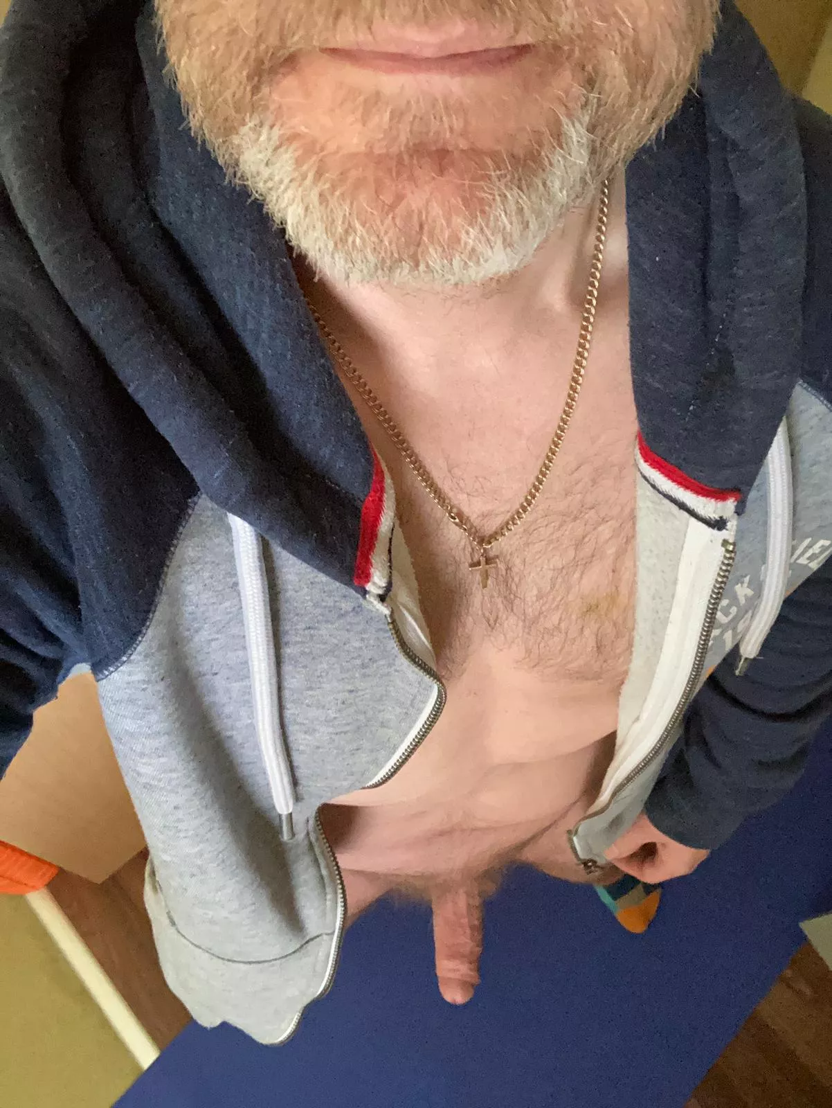 (51) Beard in focus. It’s soft and here to stroke