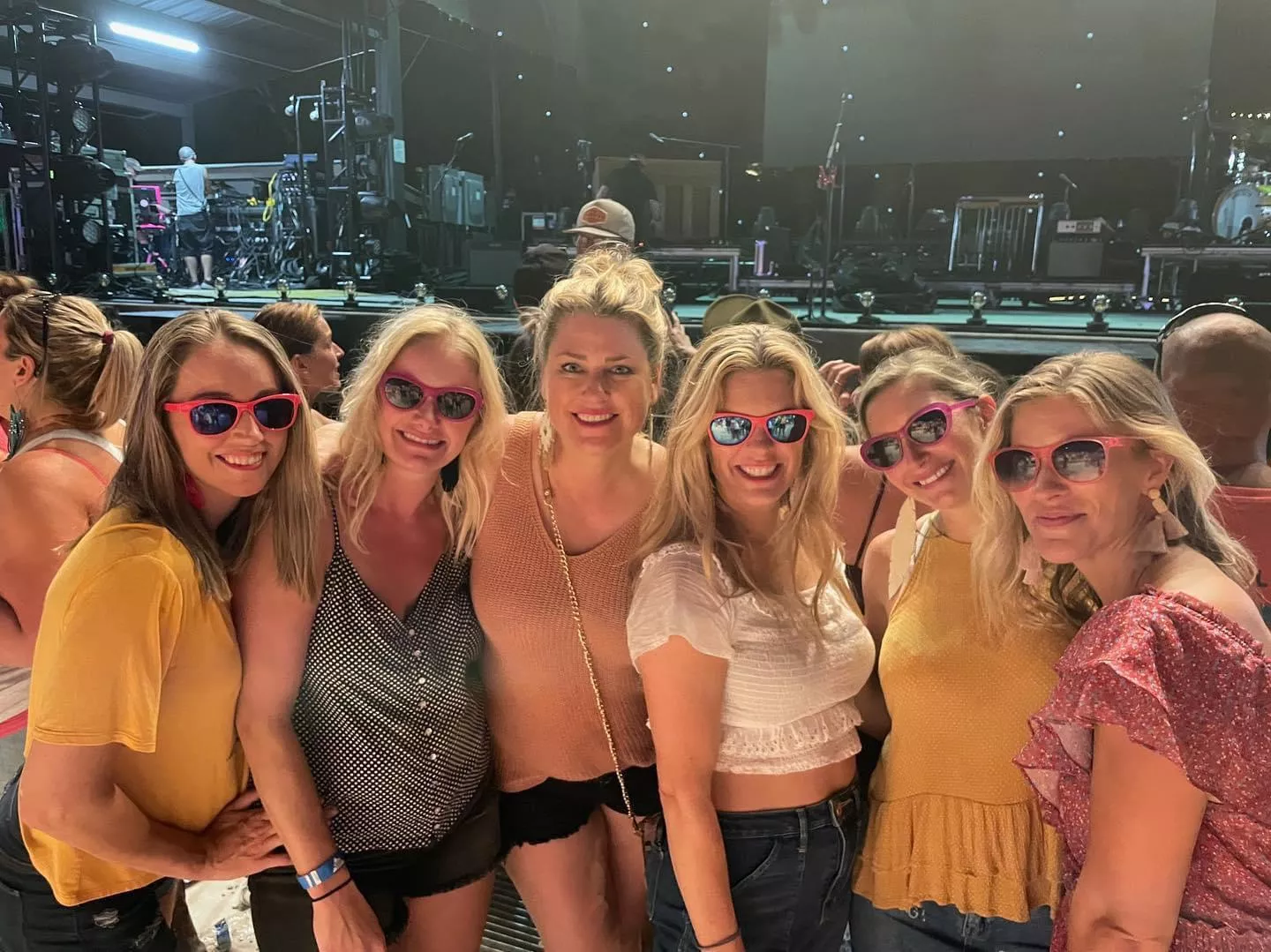 [6] Concert Milfs, dm open