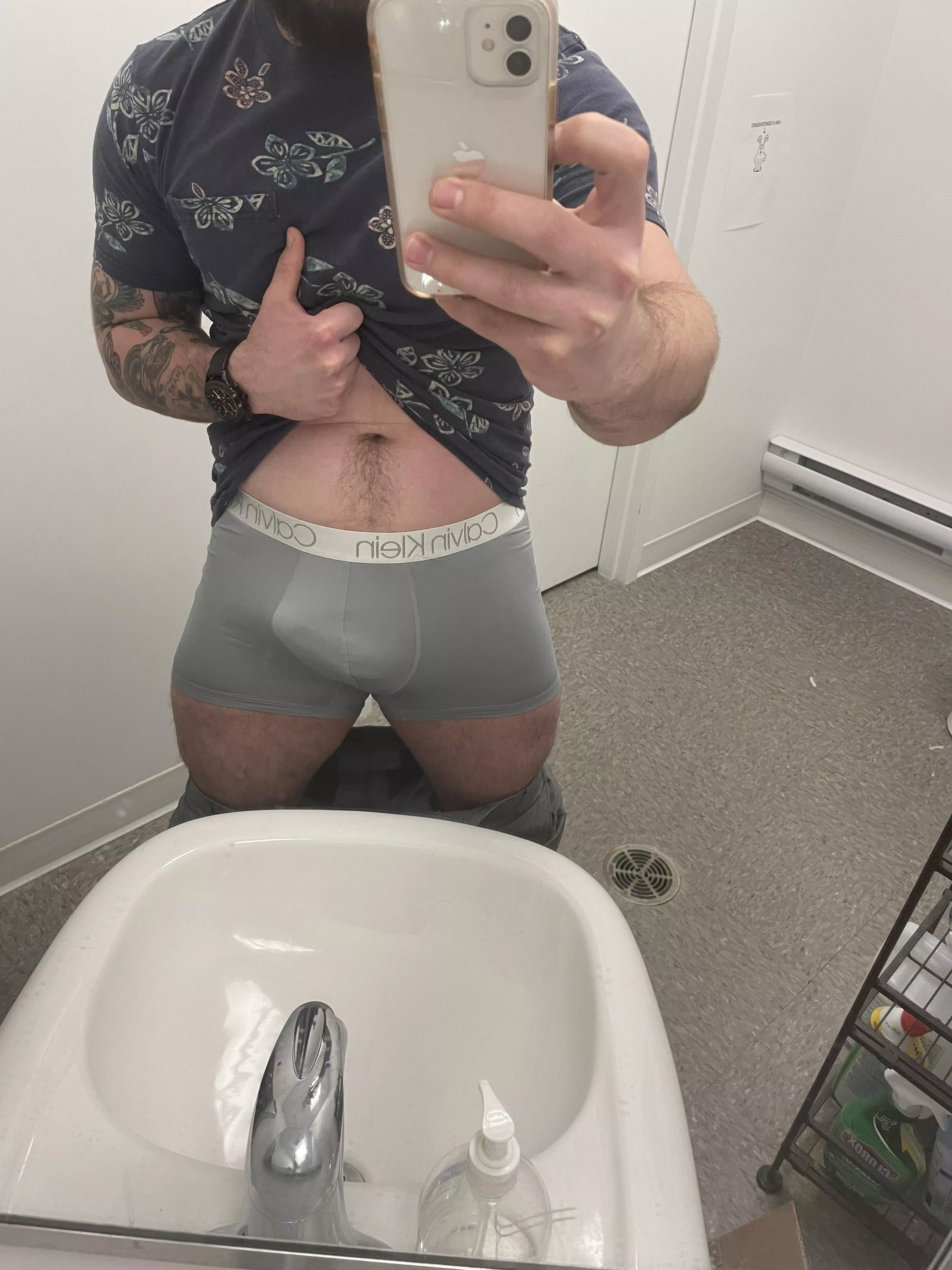 A lil bulge for your Thursday :)