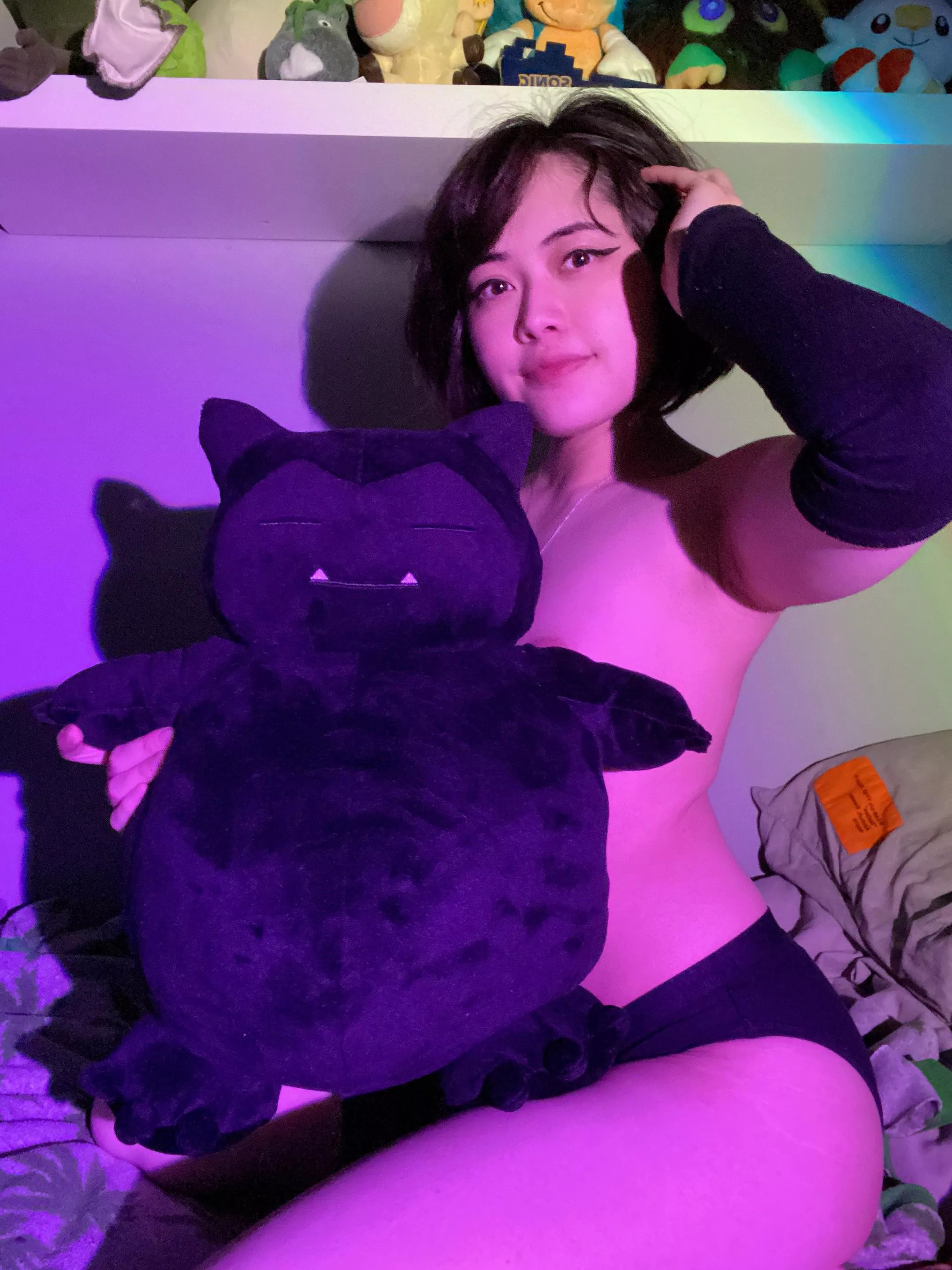 a little blurry but do you like my snorlax ? ðŸ¥ºðŸ–¤