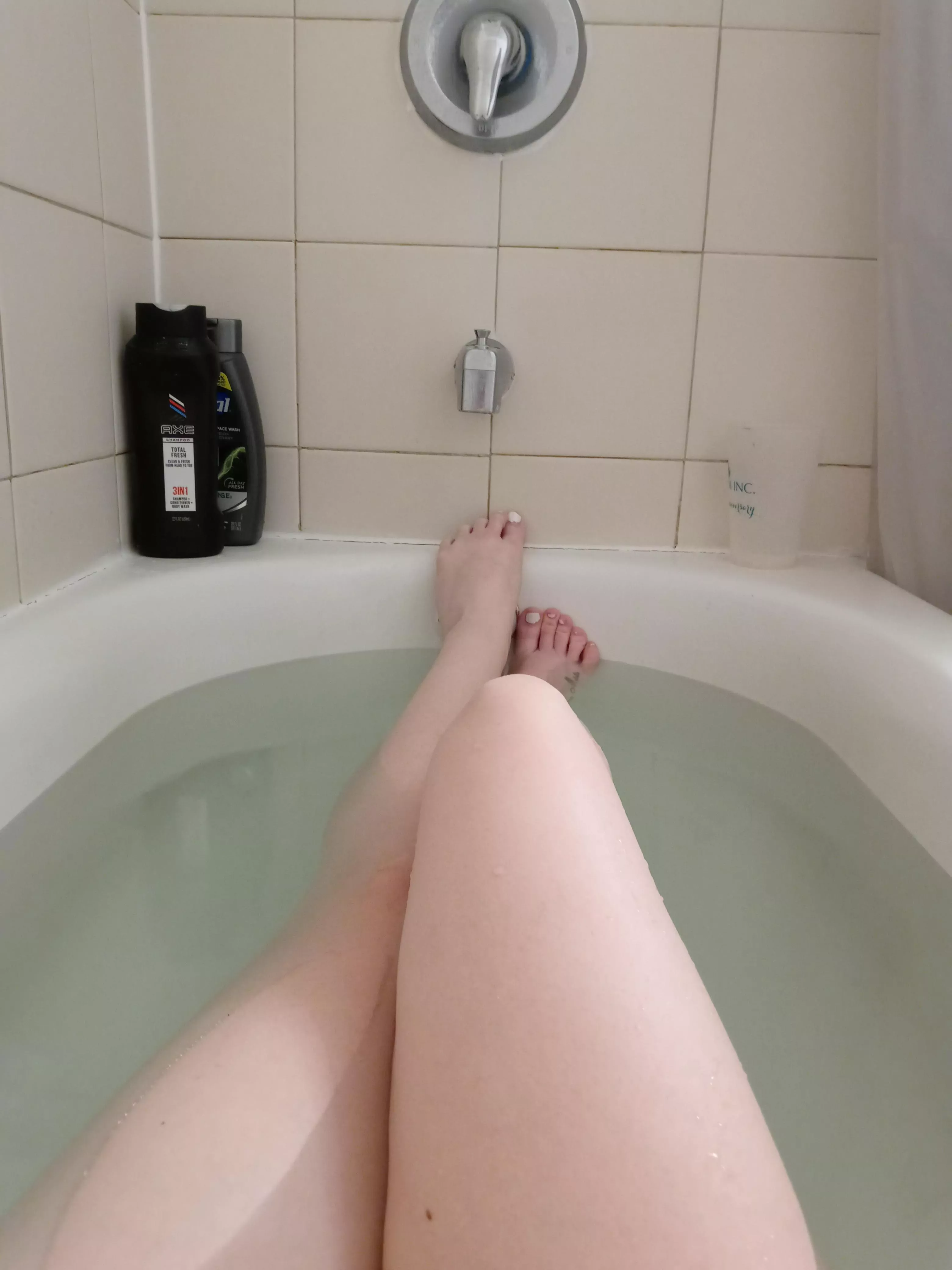 a {muscle} relaxing bath