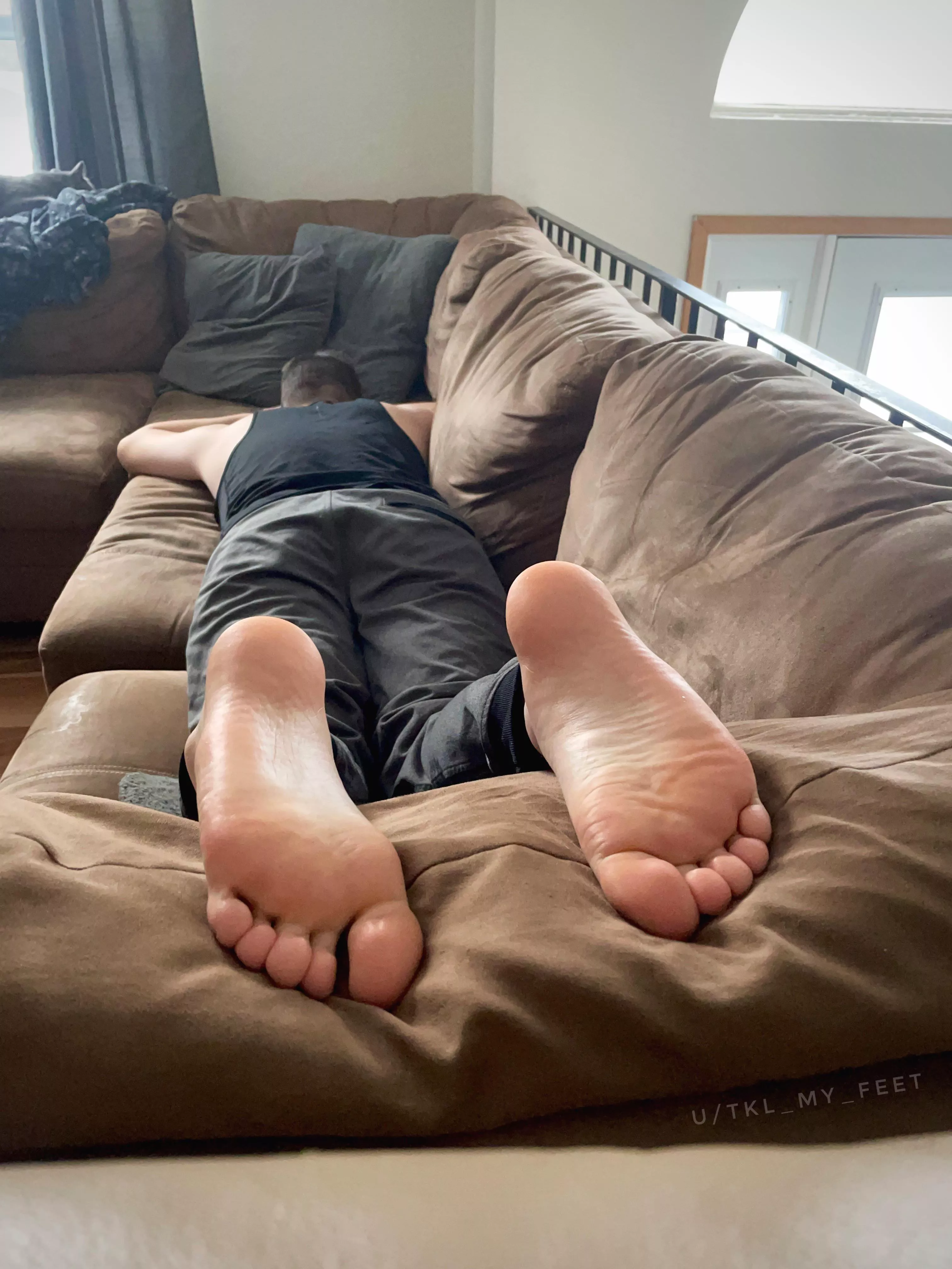 A pair of sleepy bare feet taking a short nap 💤