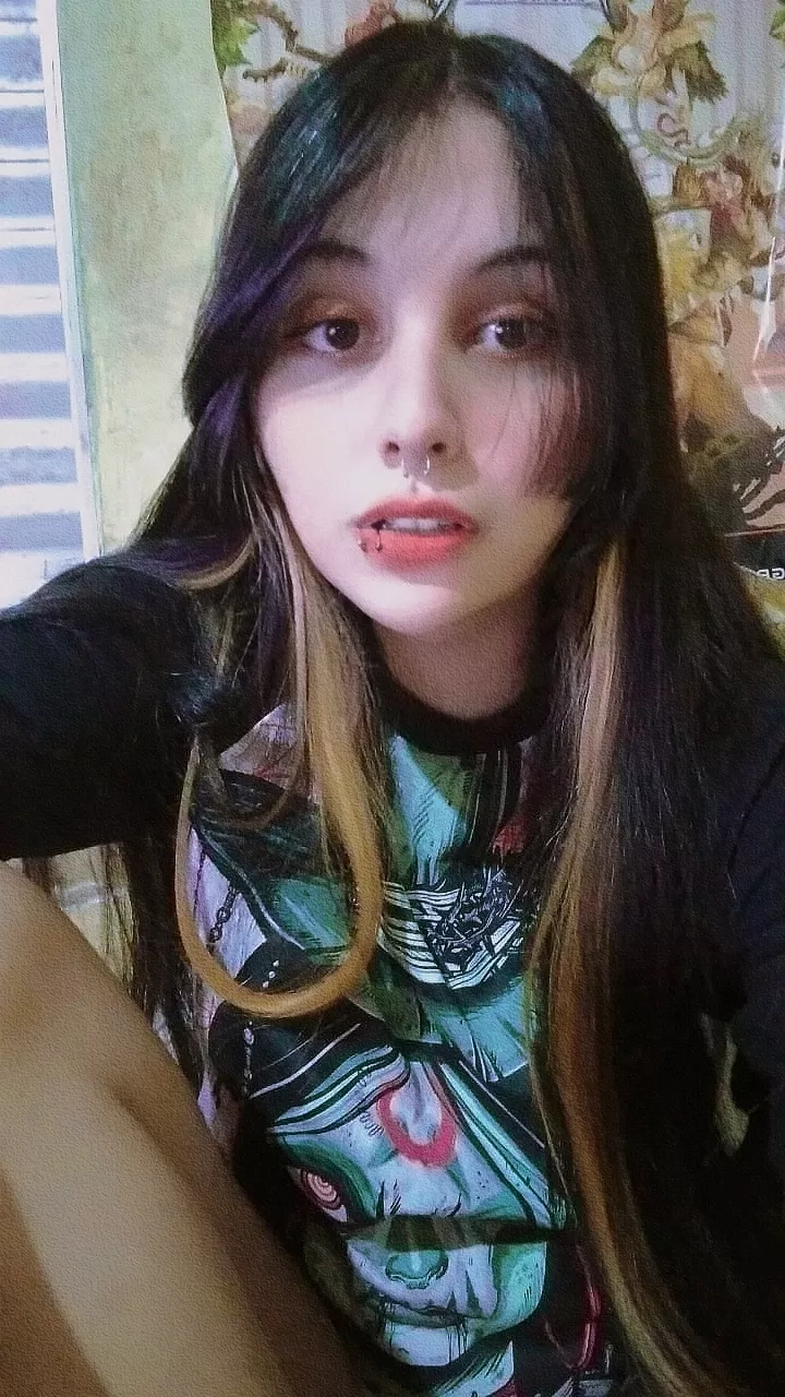 a quick break from lewd to share a selfie! can you take this emo girl for a date? ðŸ¥°