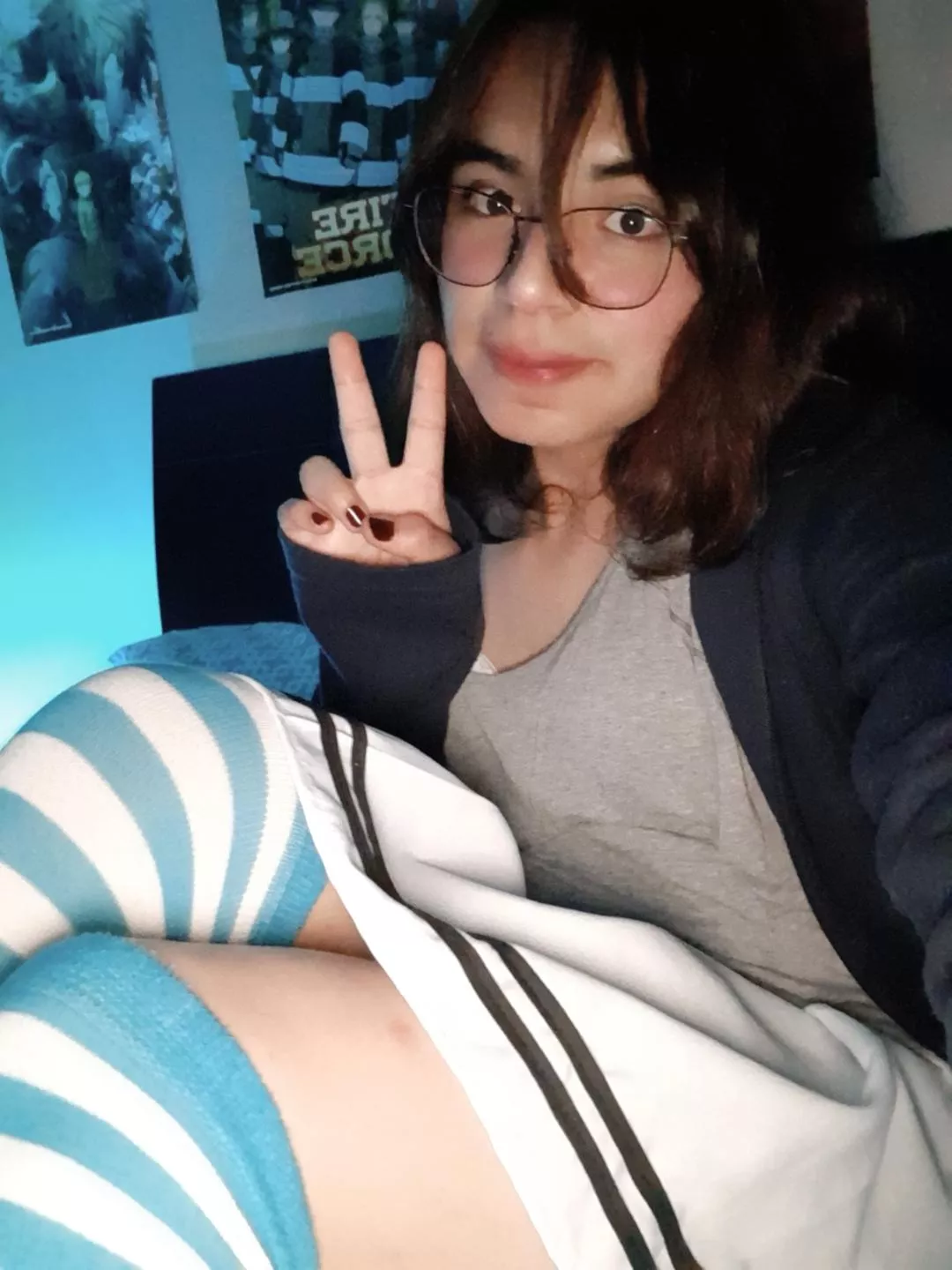 A tired and cold femboy wishes you a nice weekend Ë¶áµ” áµ• áµ”Ë¶