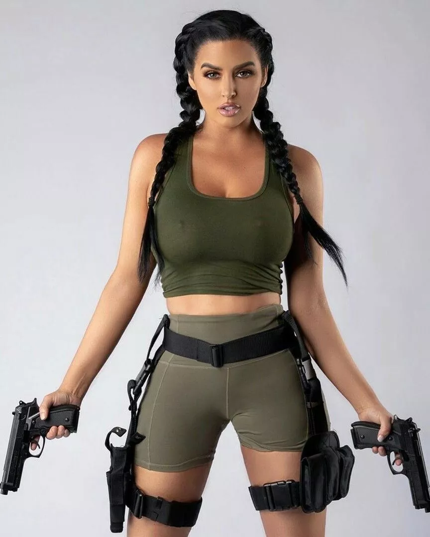 Abigail Ratchford (Lara Croft)