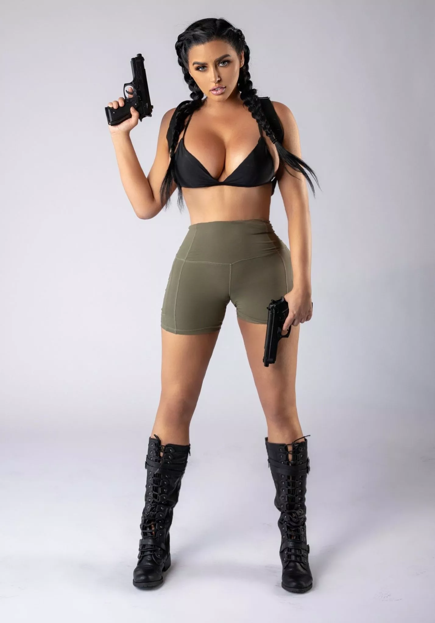 Abigail Ratchford (Lara Croft)