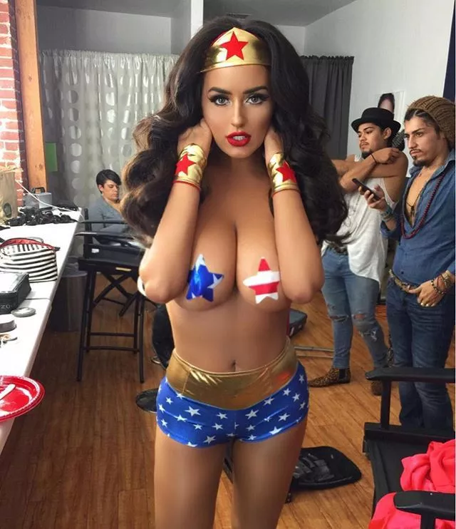 Abigail Ratchford (Wonder Woman)