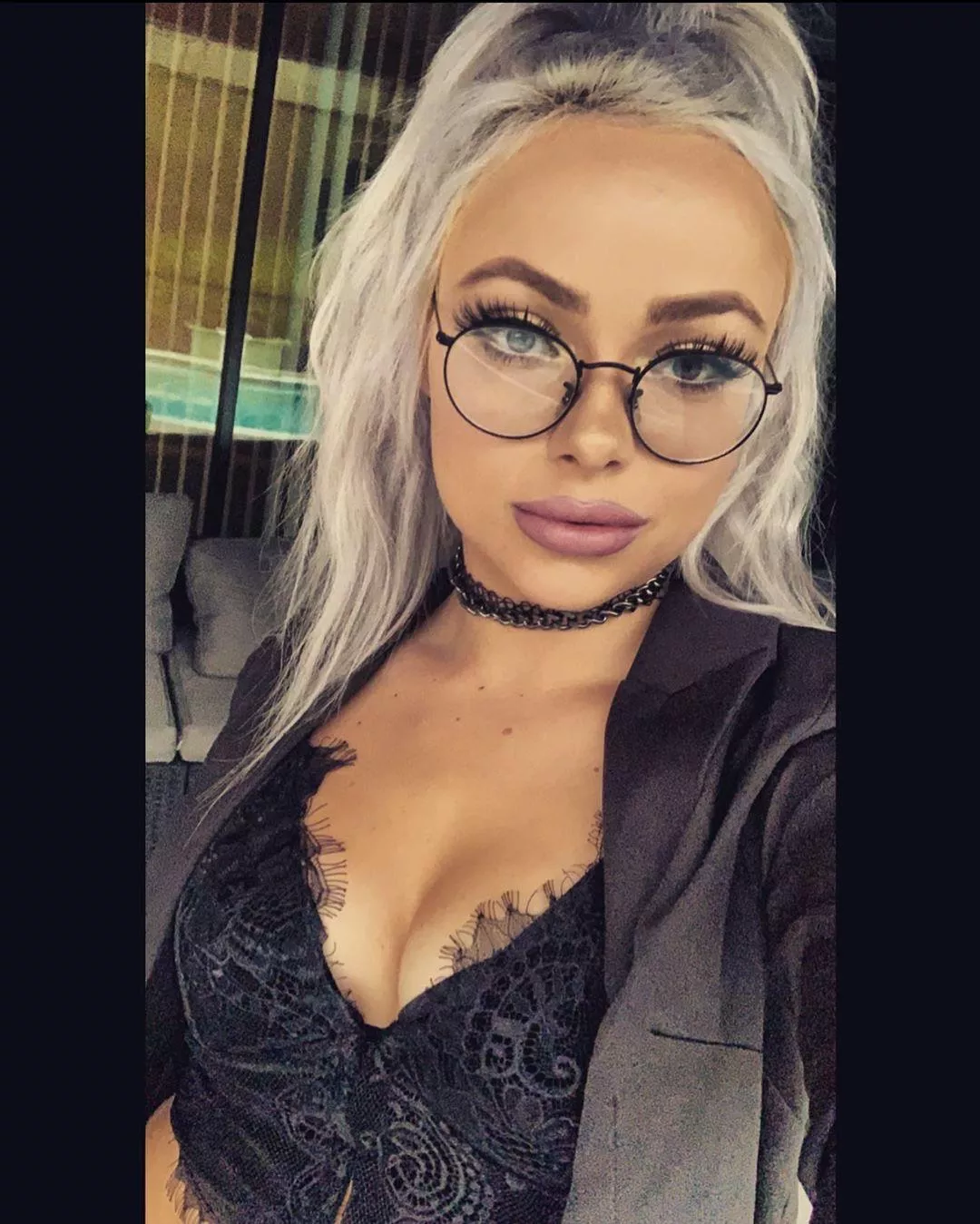 About to cum. Can someone drain me to liv Morgan