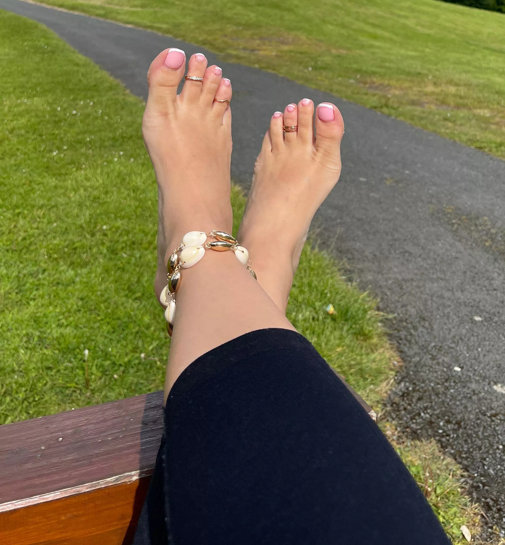 After morning walk, love to stretch my feet on the bench 🤭 What would you do if I ask you to take a photo?