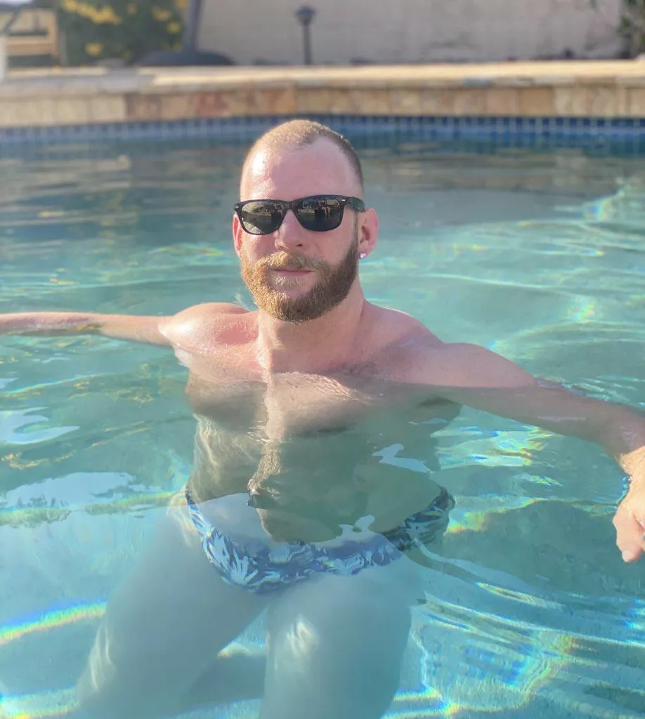 Afternoons in a pool 👌🏼