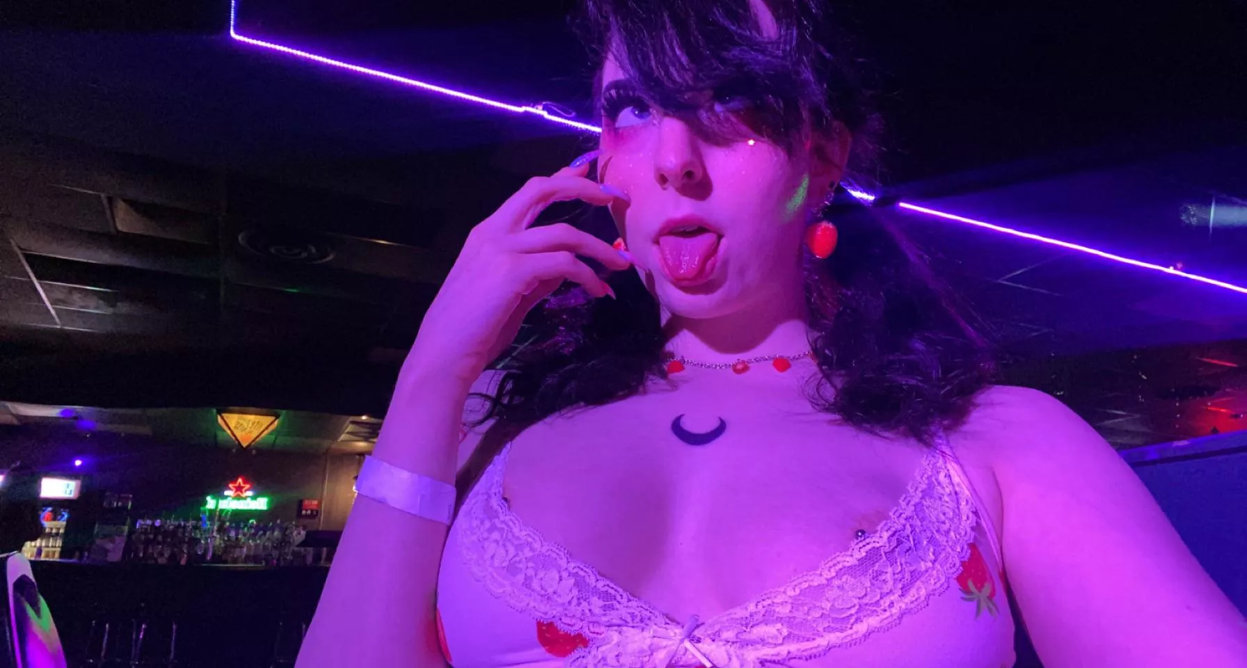 Ahegao at the club <3