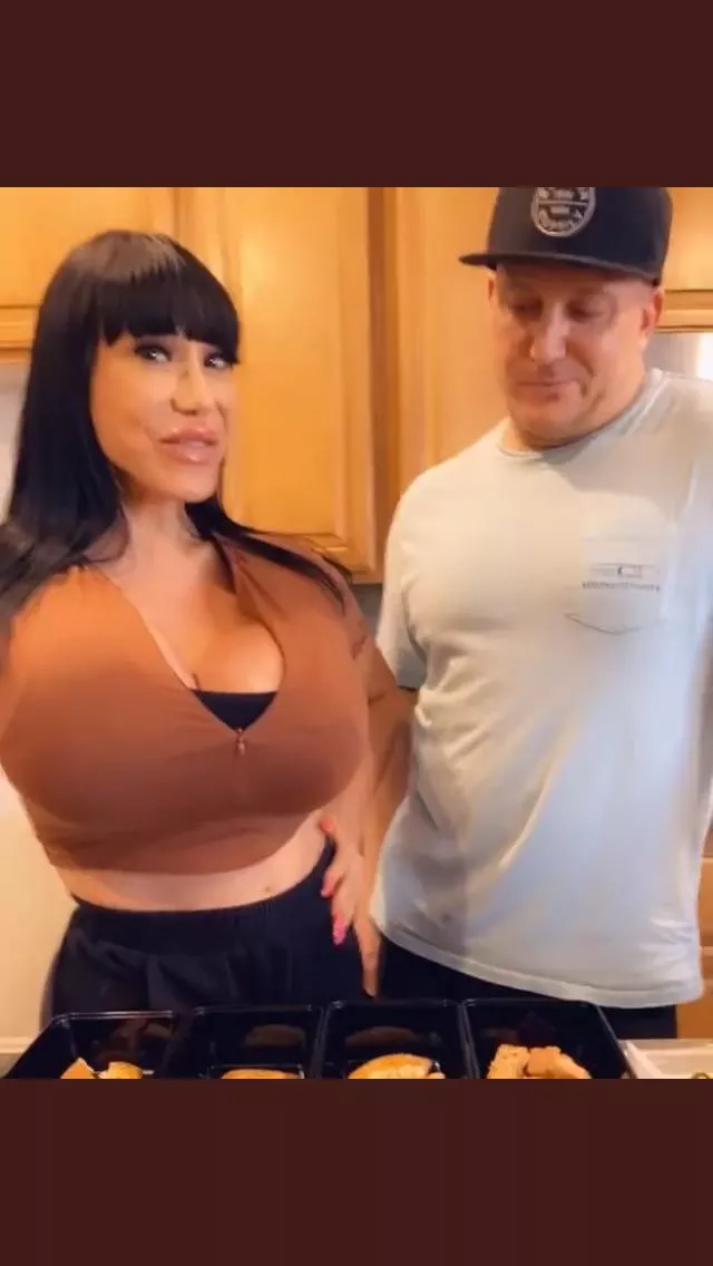 All of her workout trainers and nutritional trainers literally cant keep their eyes off of her whore knockers and bimbo body. Think she kneeled down to suck this guy off after this??