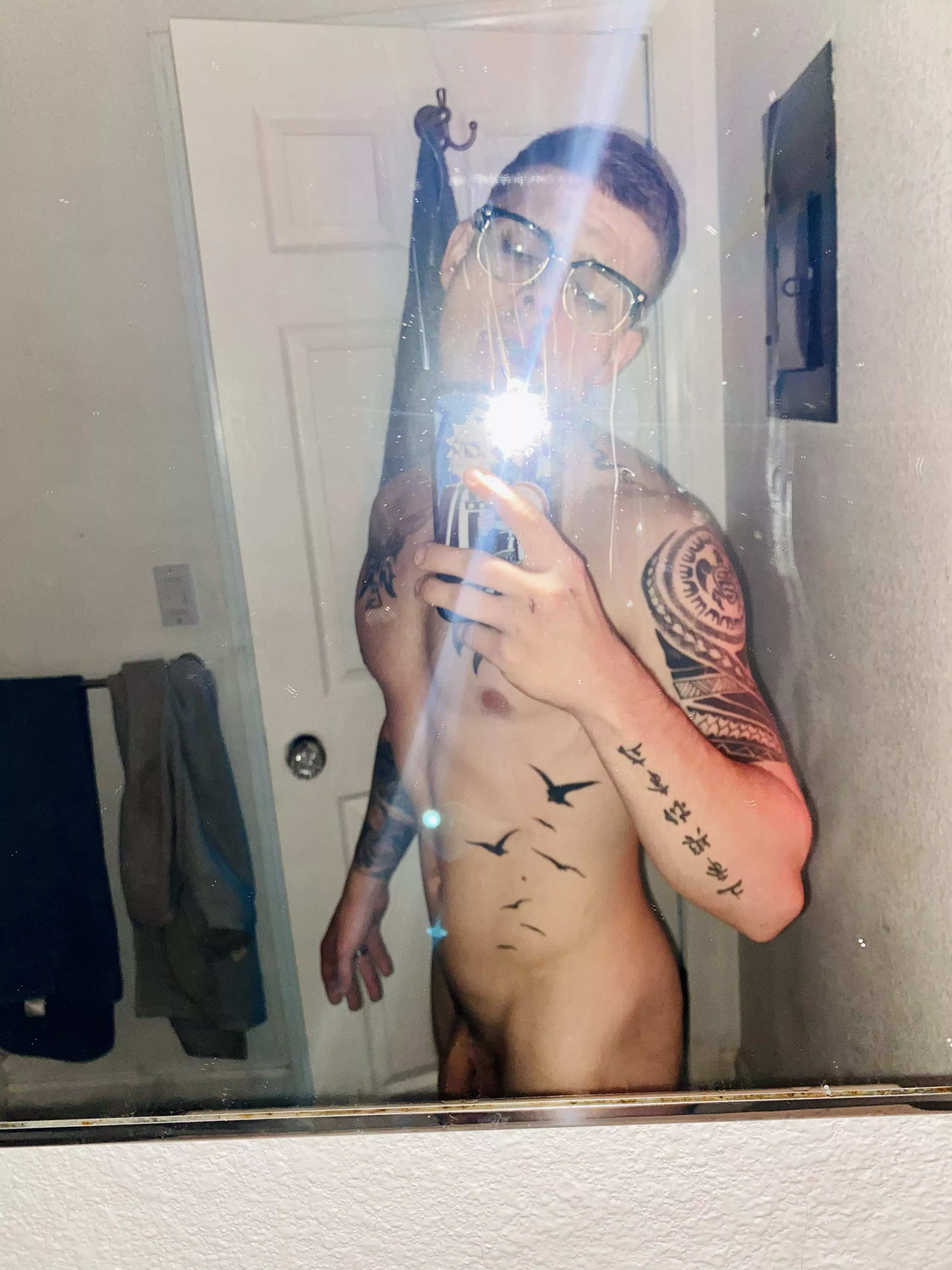 Am I a hot guy with tattoos🥸