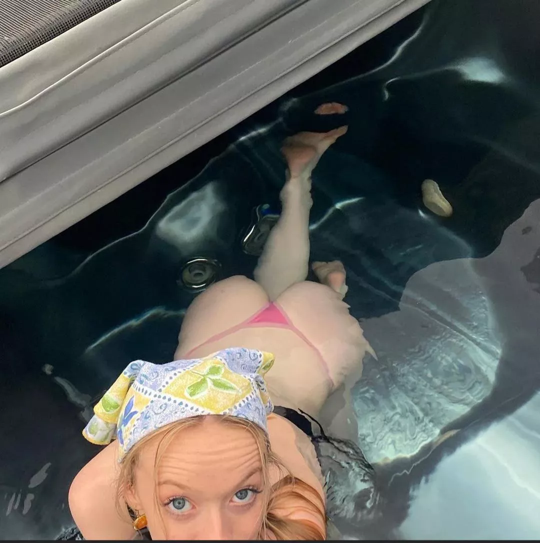 Amybeth Mcnulty (Anne with an E ) hot ass