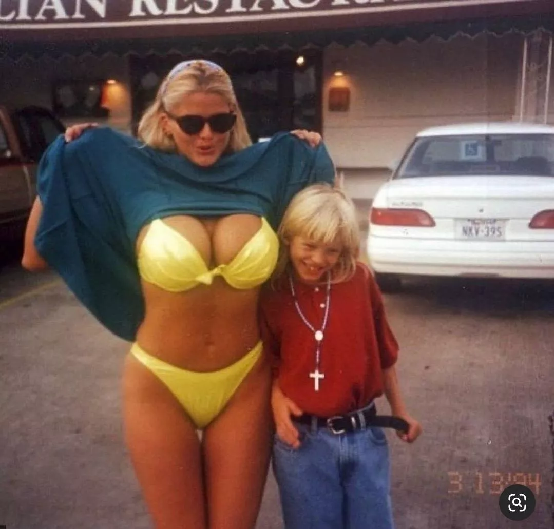 Anna Nicole Smith with her son in '94