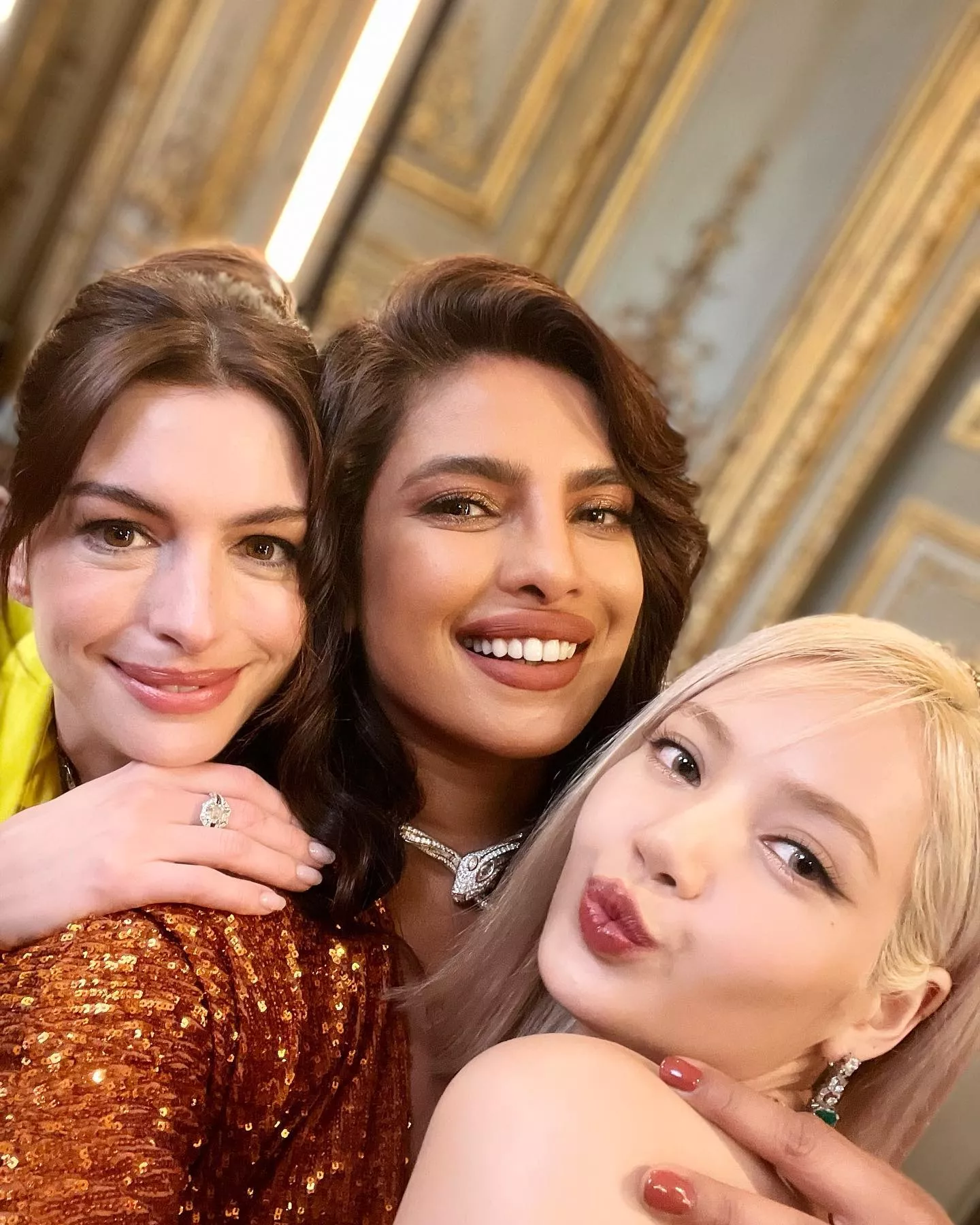 Anne Hathaway, Priyanka Chopra, Lisa Manoban