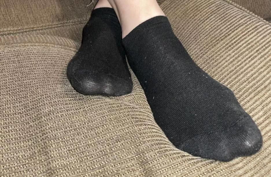 Another little pair of black ankle socks. Anyone like this kind?