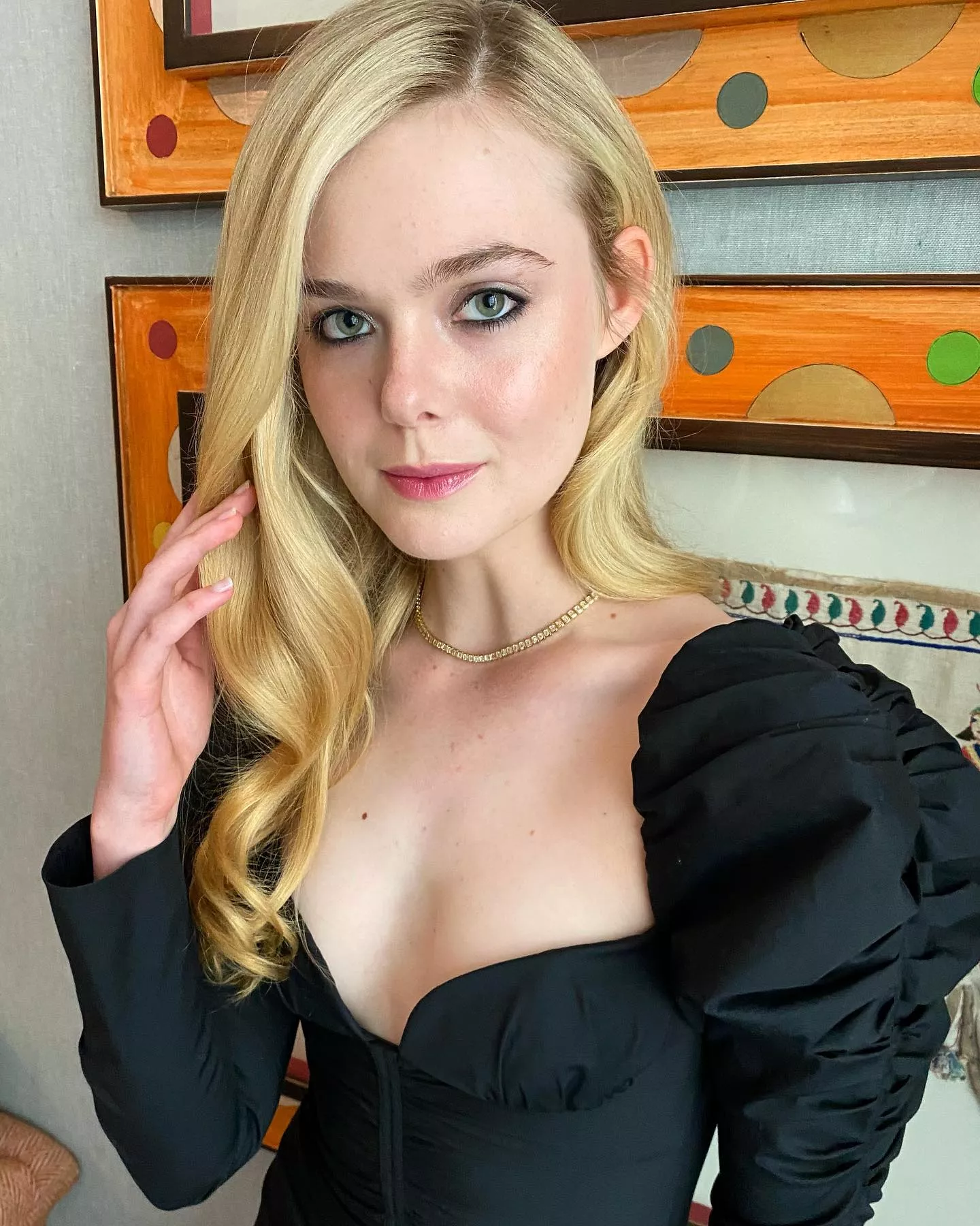 Any bi buds for Elle Fanning?