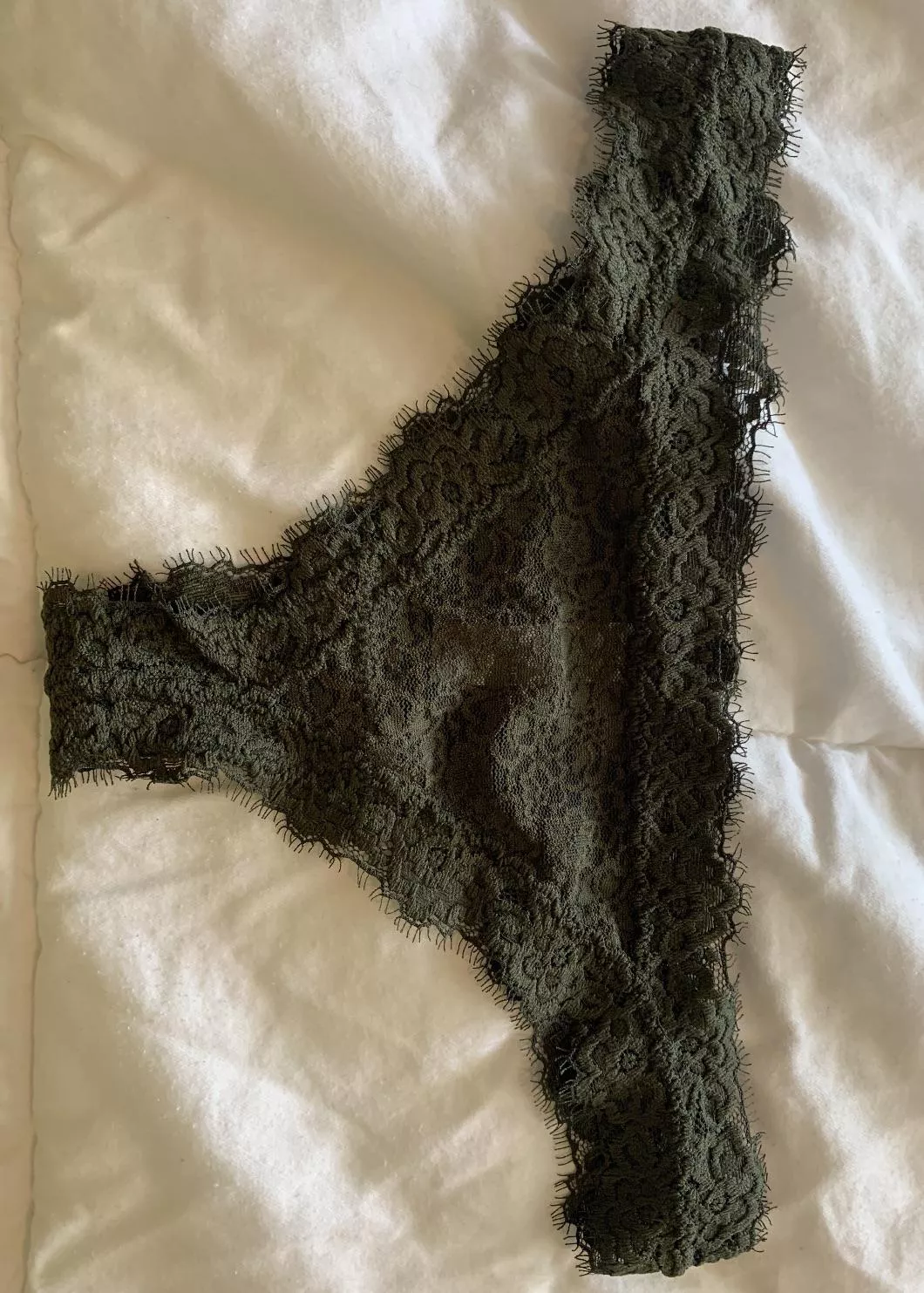 Any buds near CO interested in using my girlfriends cute little panties? She’s got tons of different kinds! Let’s chat about it!