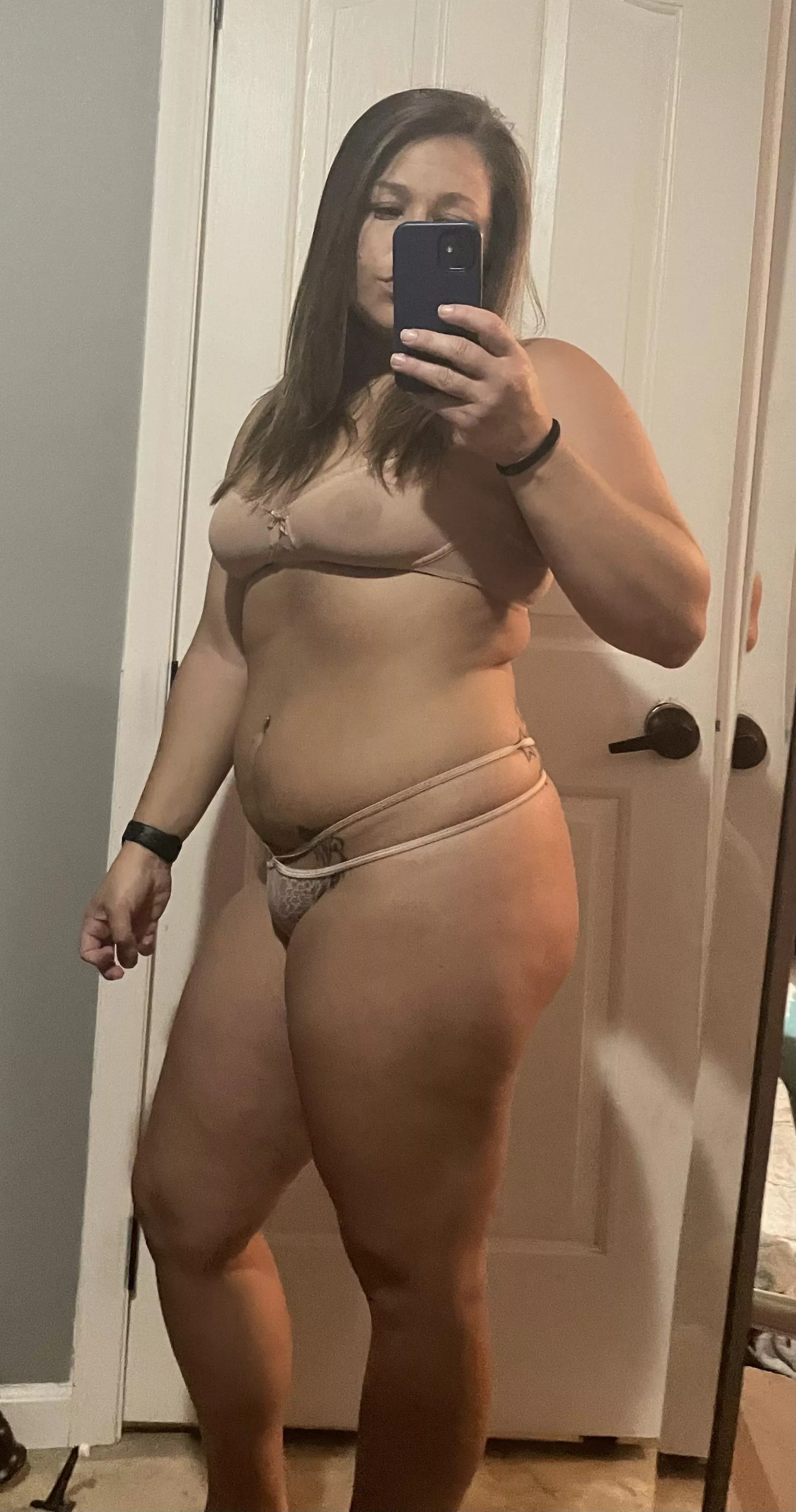 Any curvy wives out there? Kik etate85