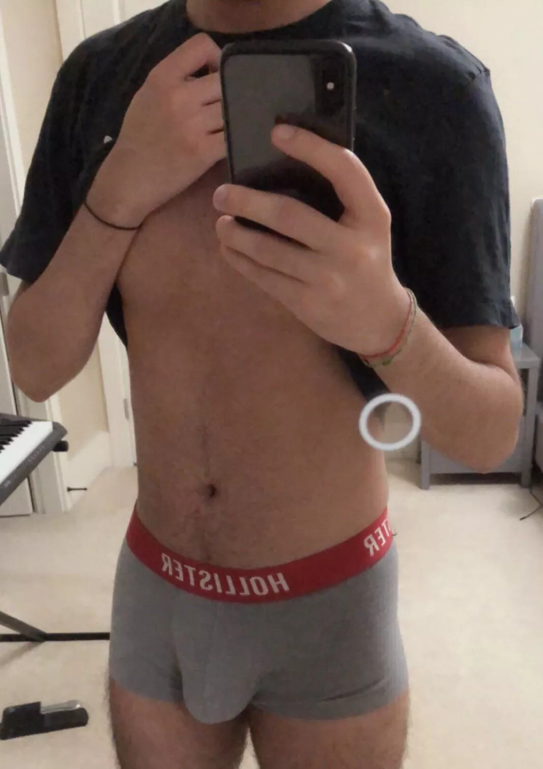 Any cute twink/jocks wanna mess around? Hmu ;)