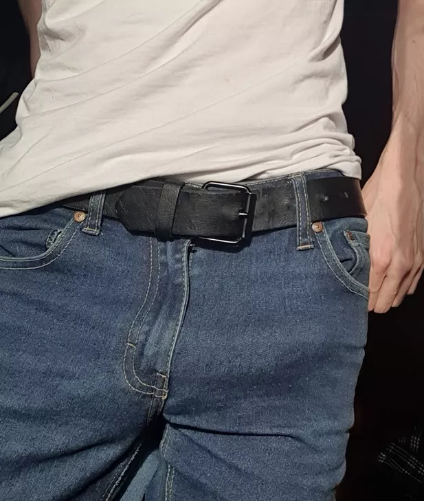 Any fans of the jeans bulge? 😝