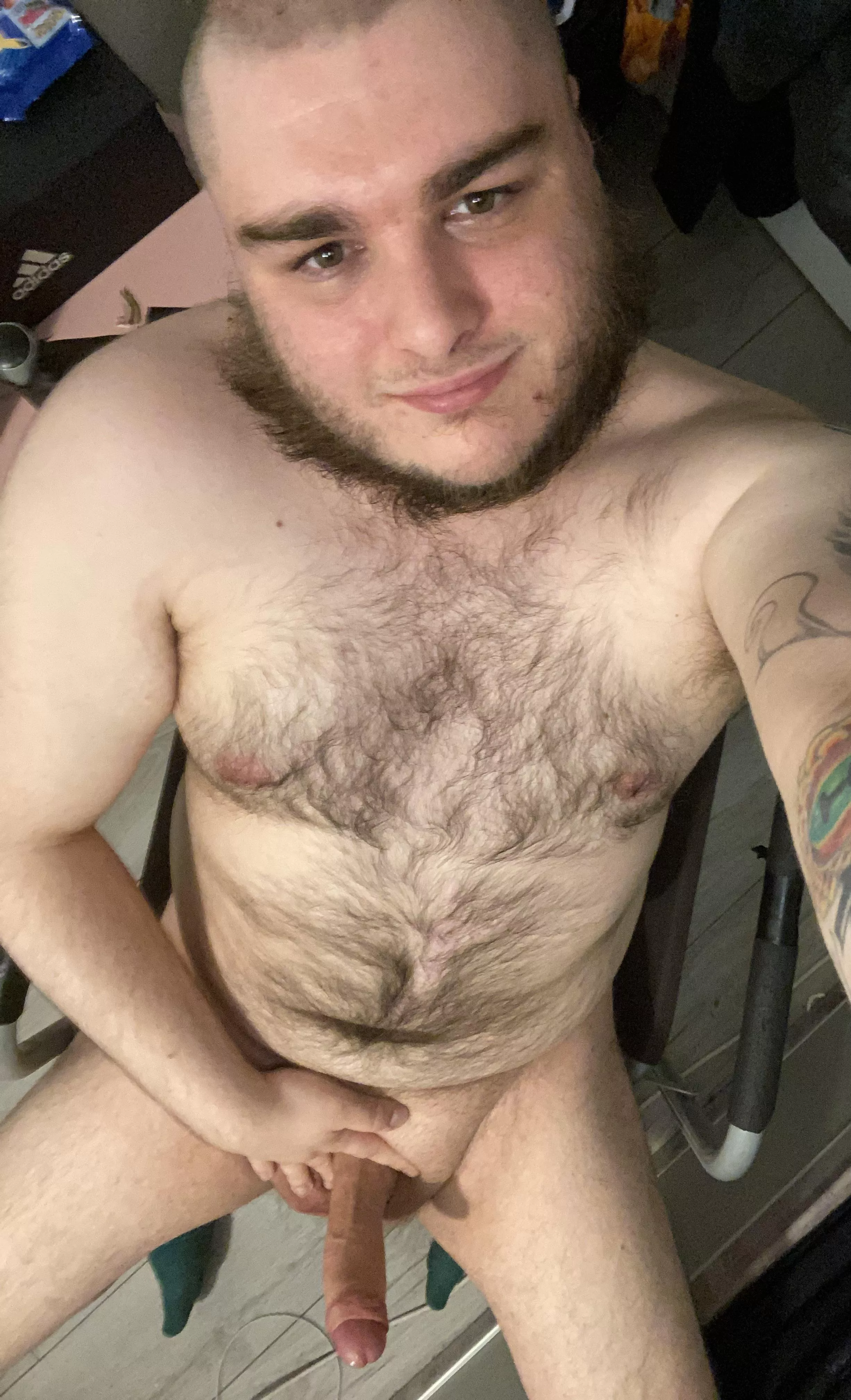 Any ladies wanna play some naughty games with a fat ugly gamer? (Also i know look Amish and I need to trim the man bush )