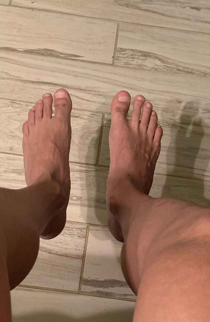 Any love for bodybuilder feet 😜