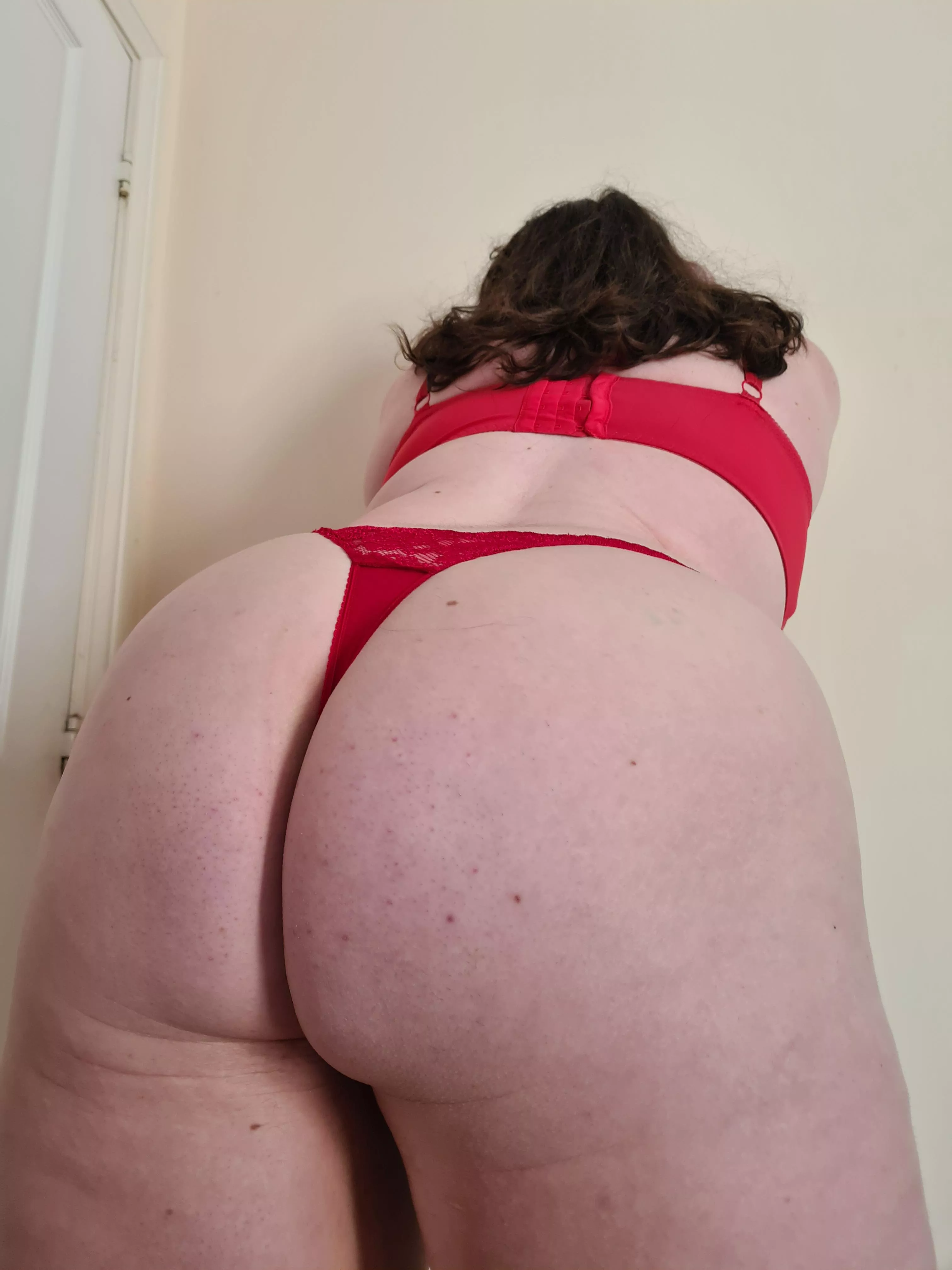 Any naughty boys want their face buried in my ass?