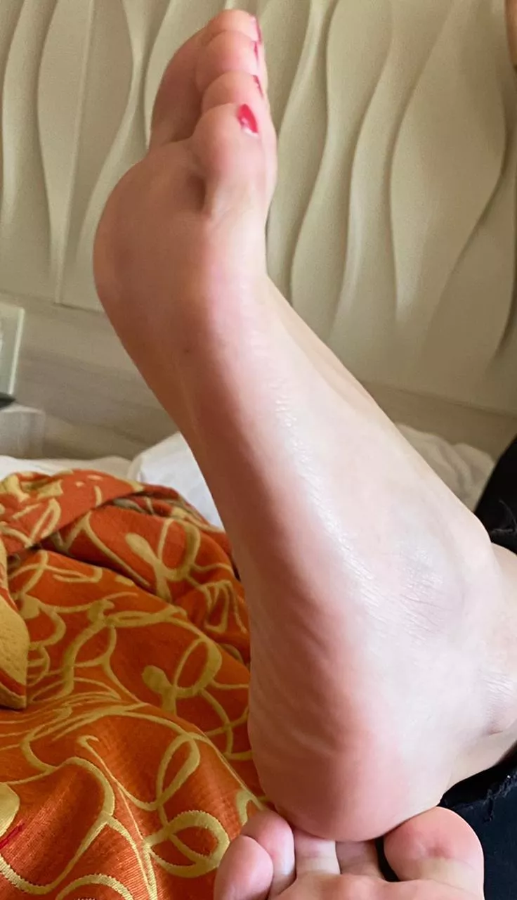 any volunteers to lick my soft sole? 🤭