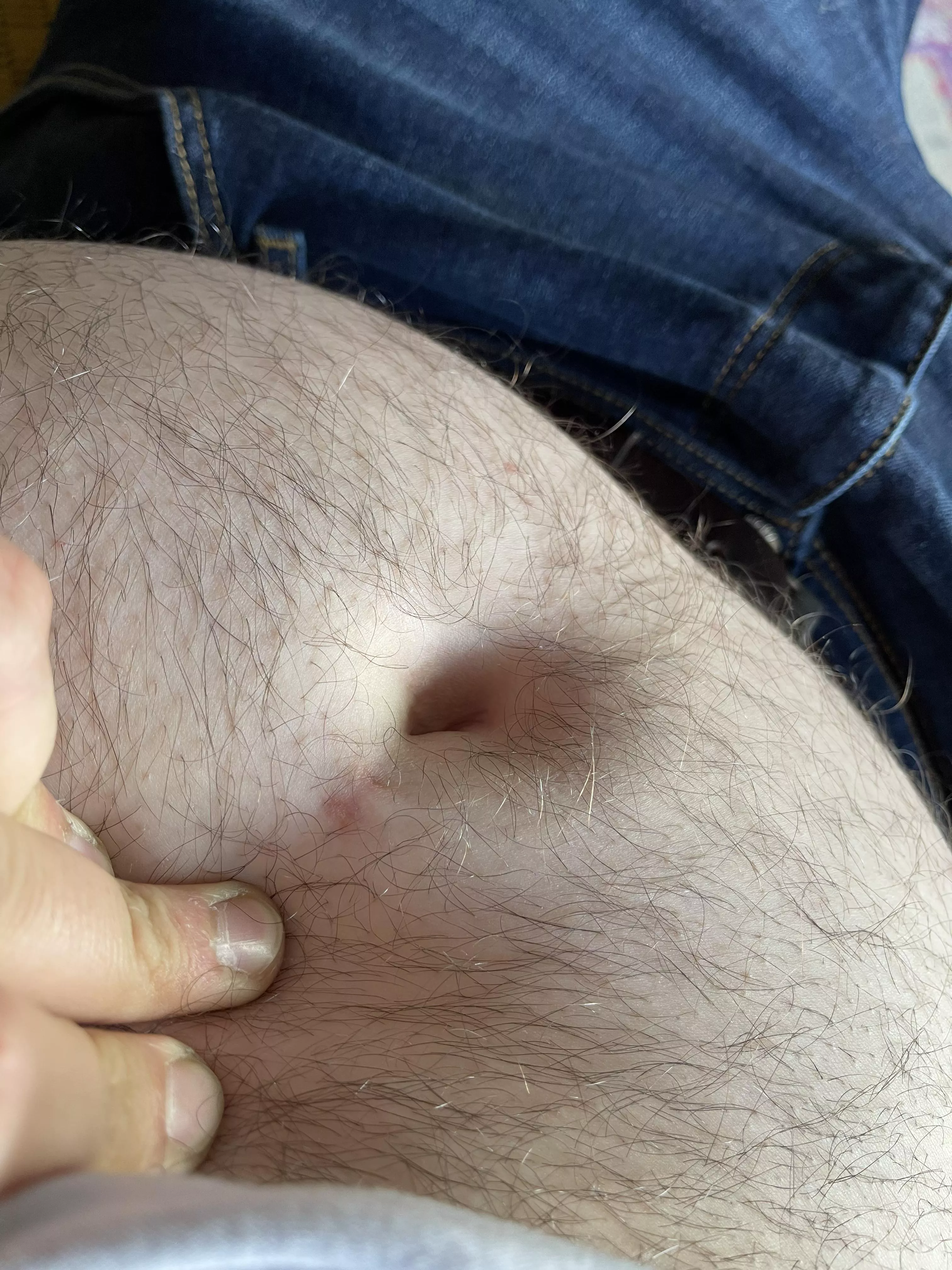 Any women into guys belly buttons? 25 - UK based