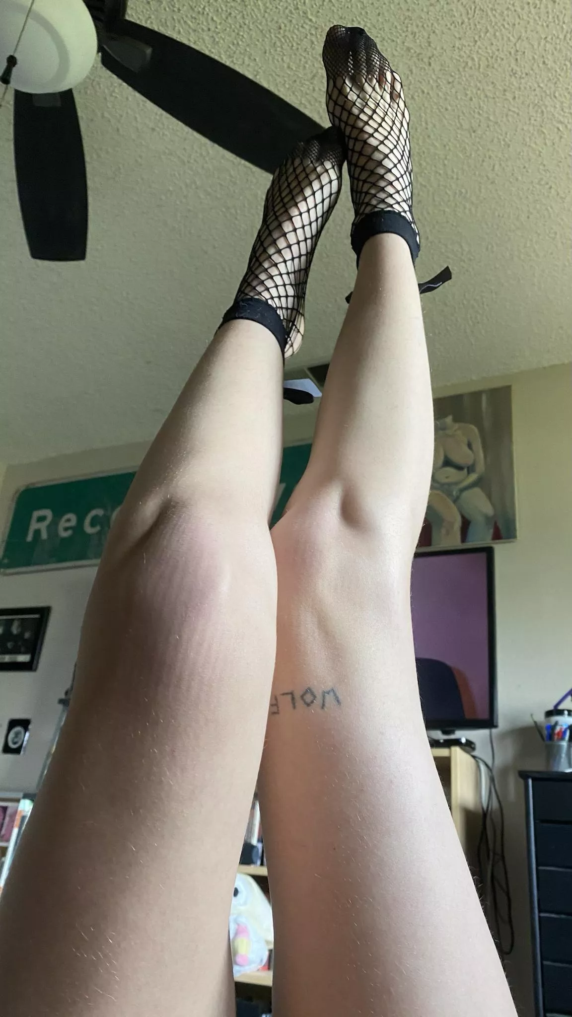 Anybody here looking for some skinny legs? :D