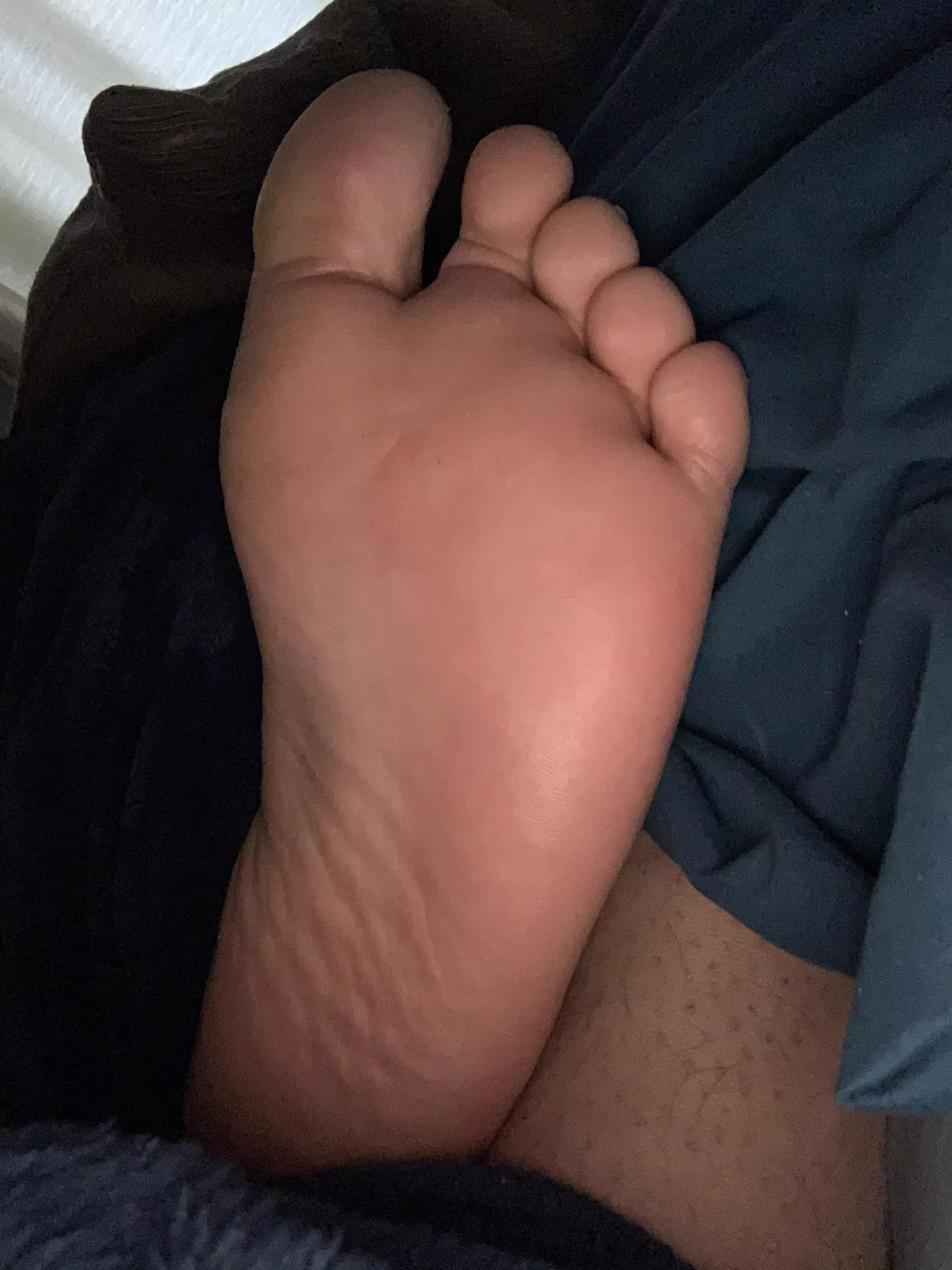 Anyone down to worship my soles?