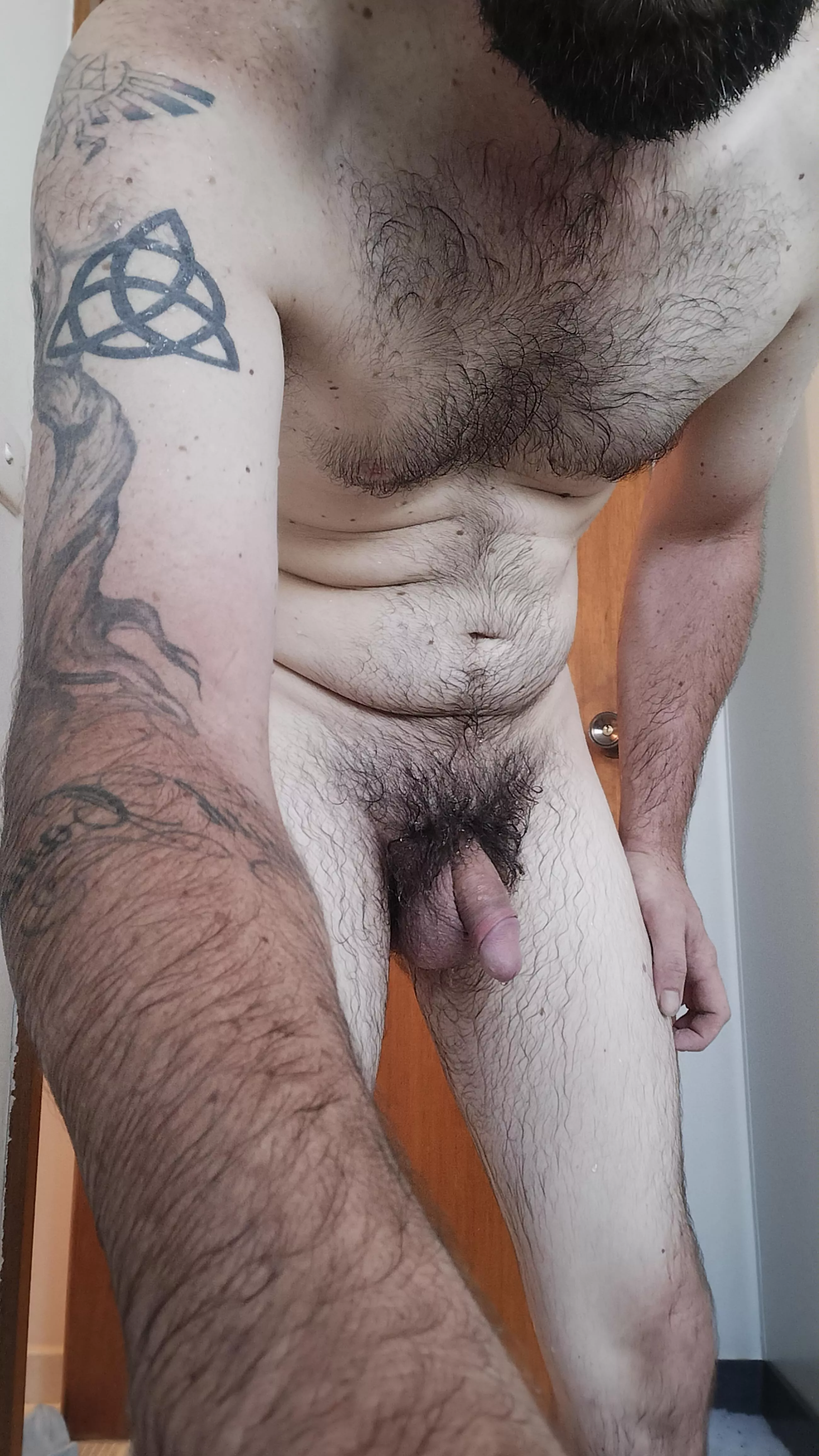 Anyone enjoy and want to play with a lean hairy bro?ðŸ˜ˆ