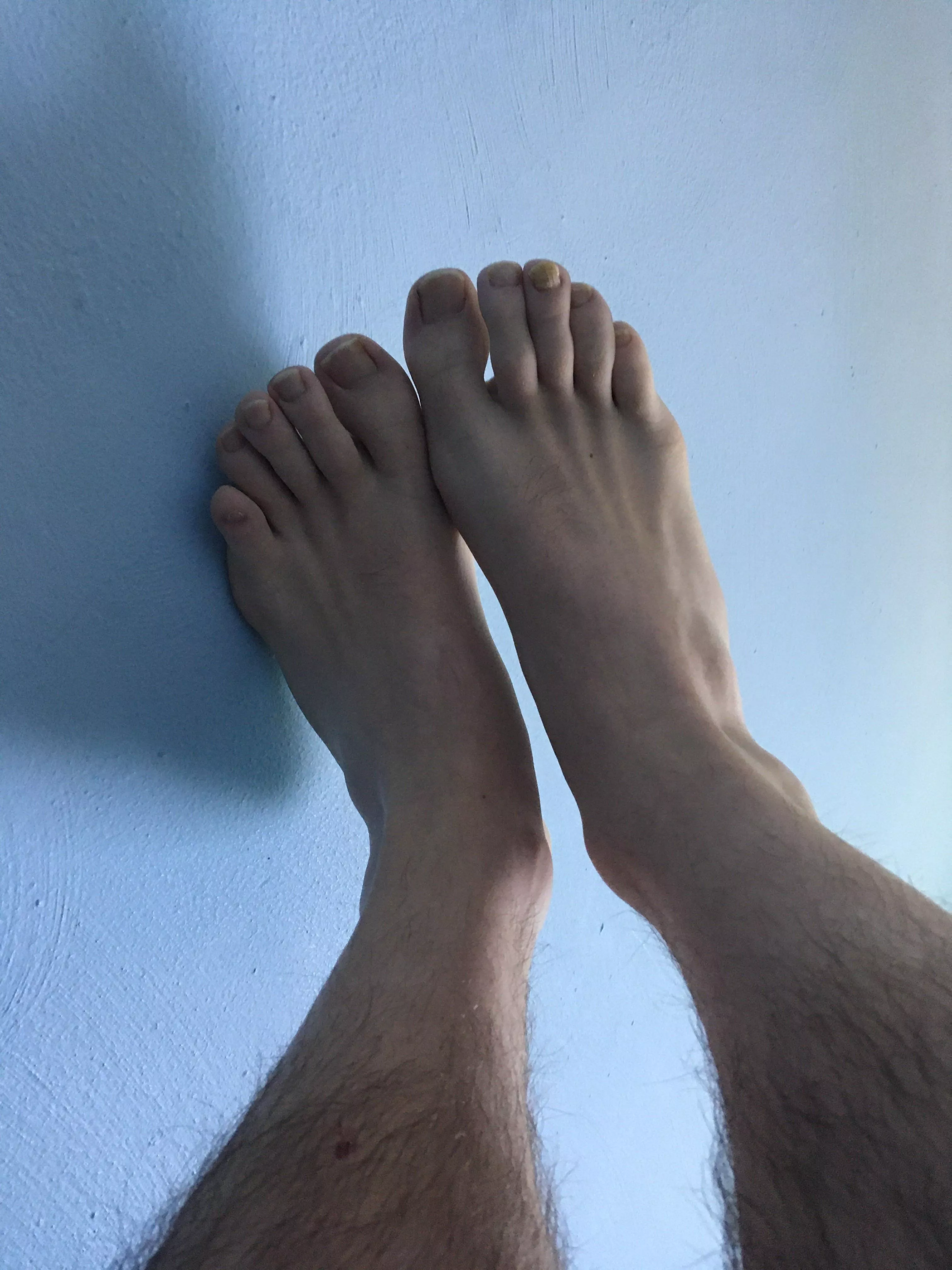 Anyone have a thing for straight feet?