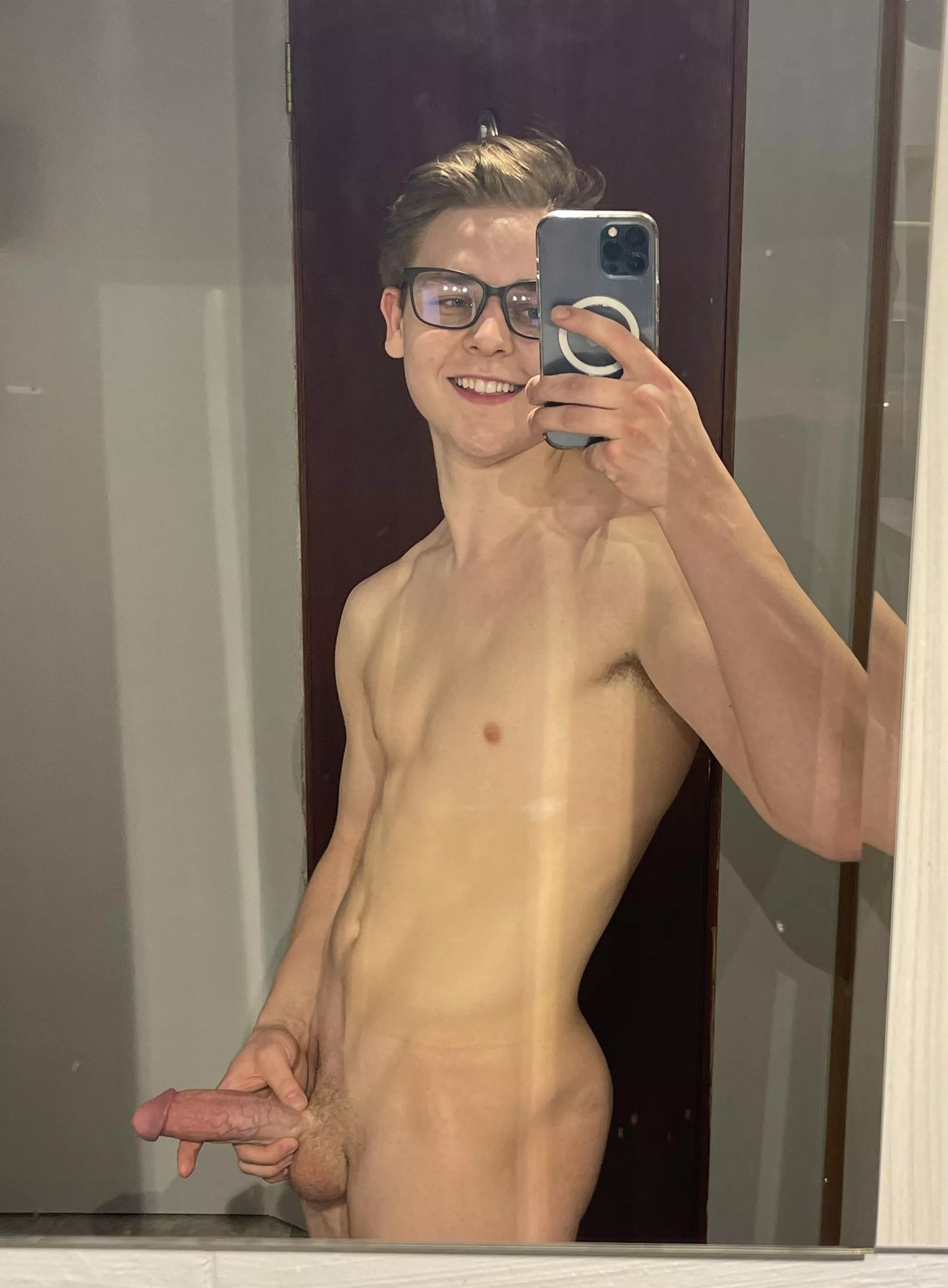 Anyone here like nerdy boys with nice cocks?