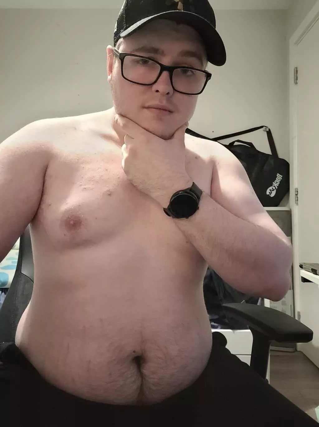 Anyone into young chubby gamer dudes?