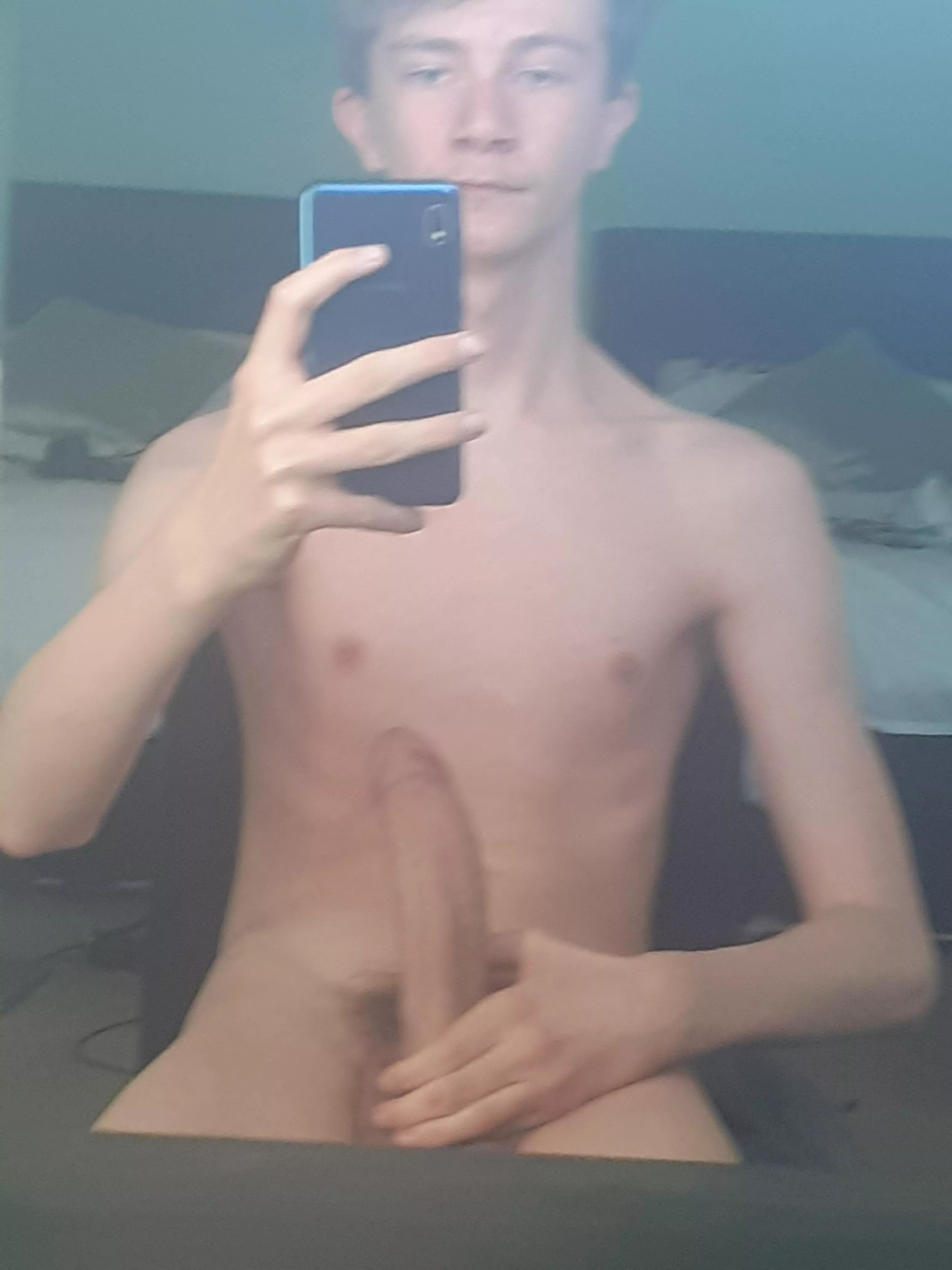 Anyone looking for a big dick twink? 😅