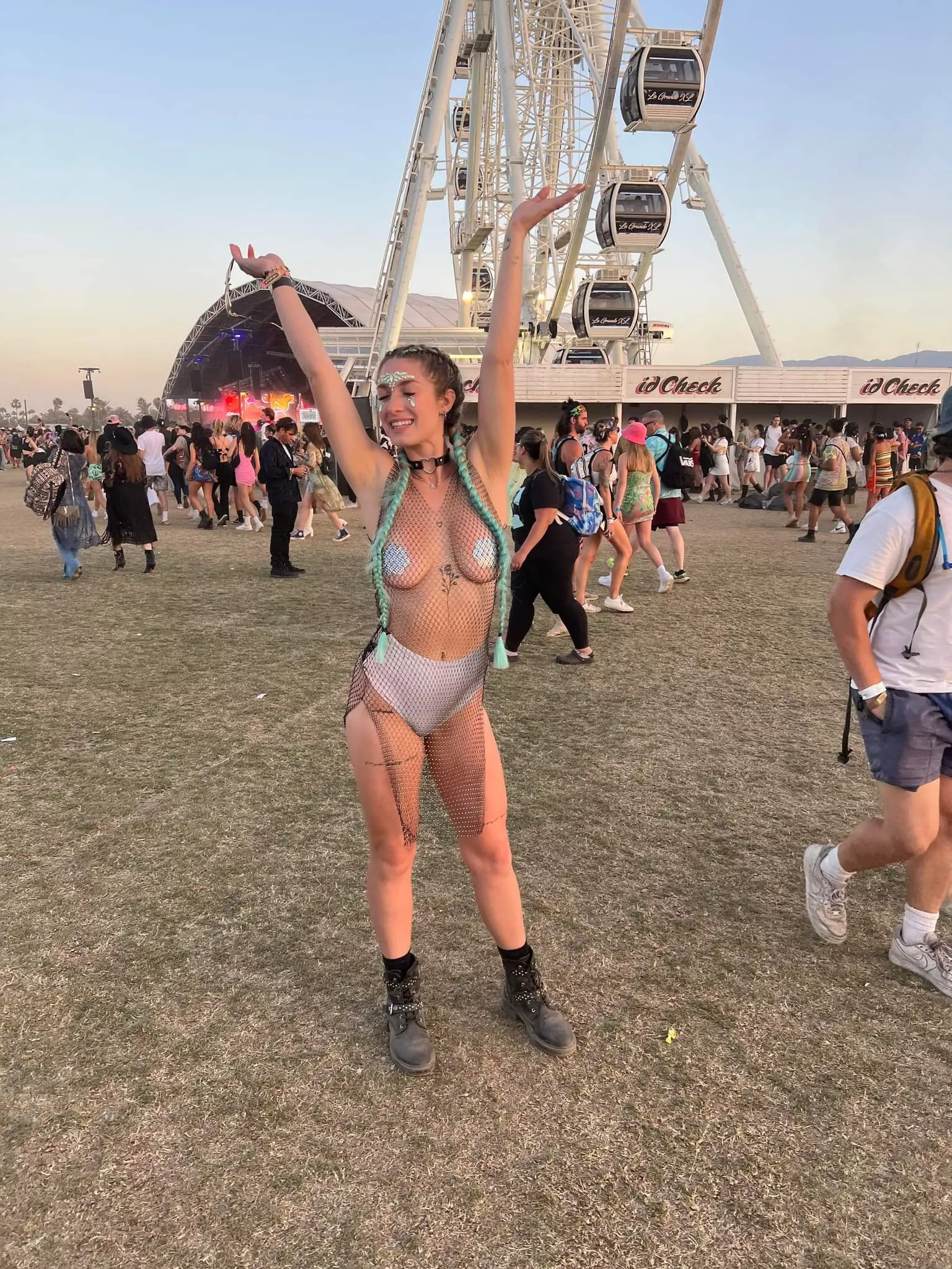 Anyone see me at Chella weekend 1!!?