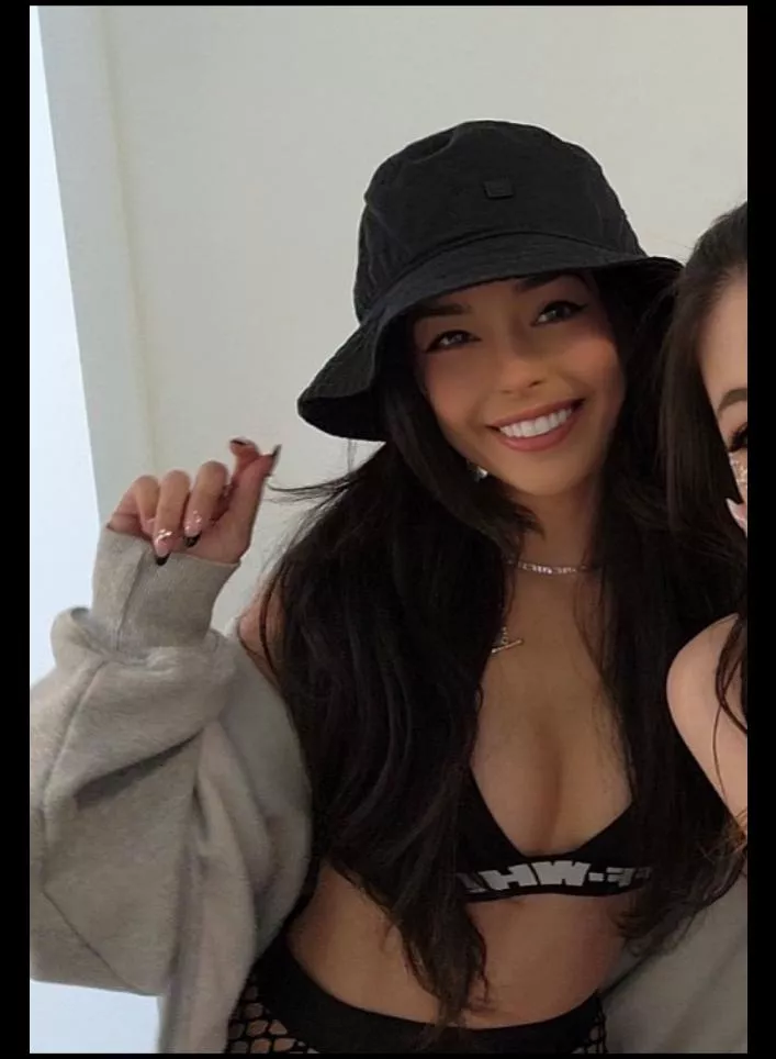 Anyone wanna chat about Valkyrae getting blacked?