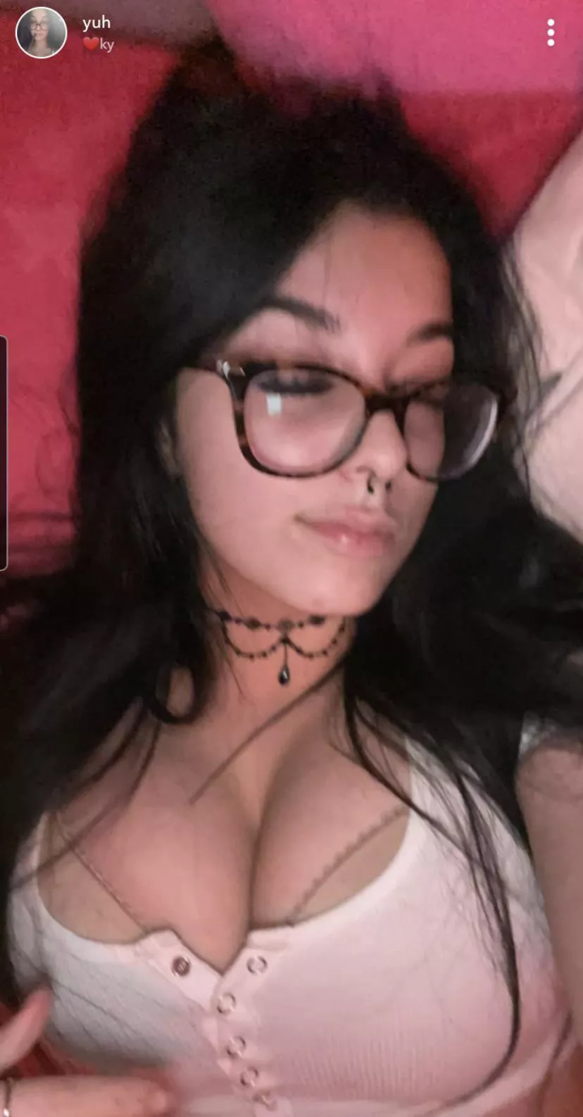 Anyone wanna trib this slut (dm me)