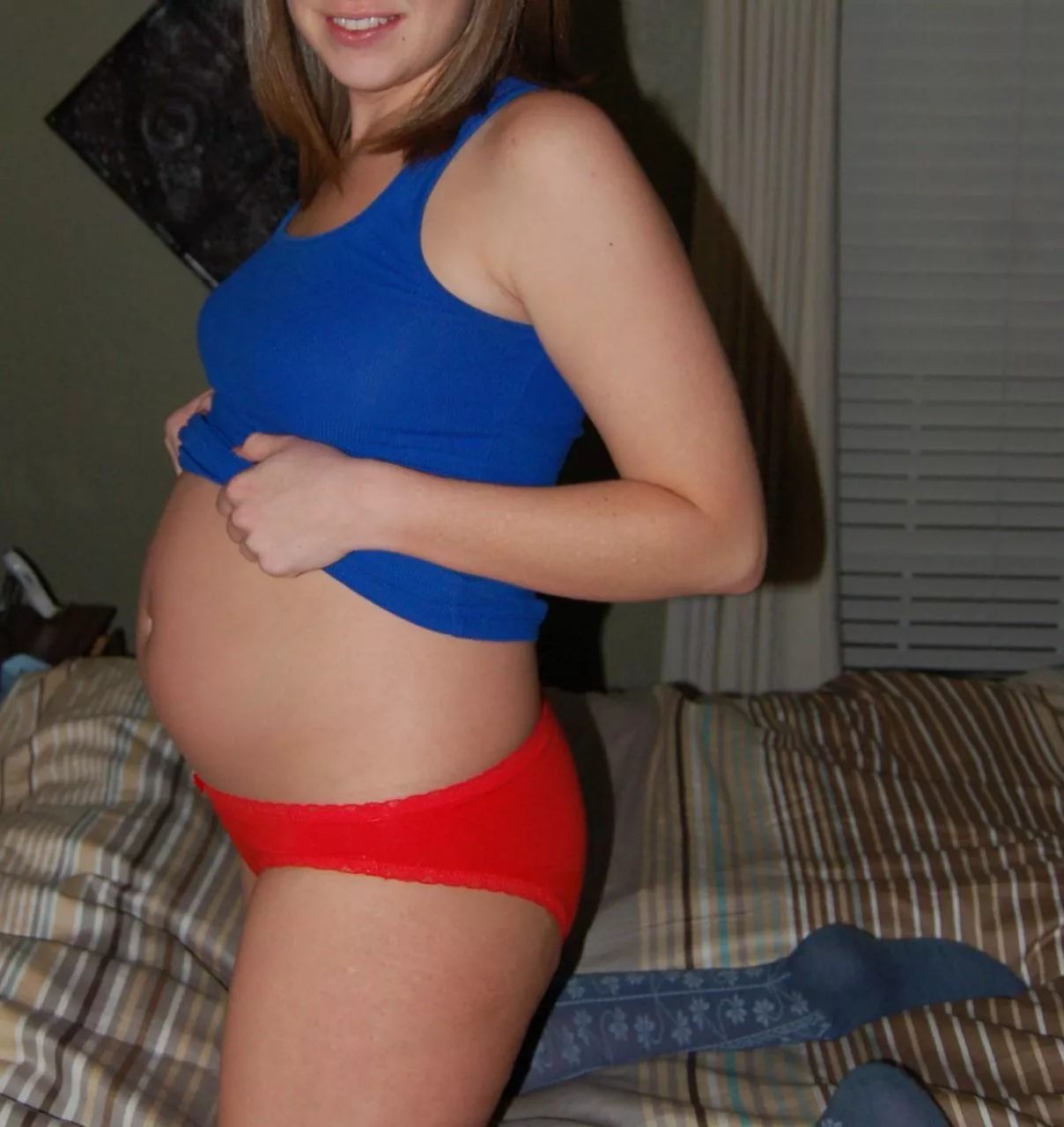 Anyone want to tribute my preggo wife? DM me or tele (same name as here).